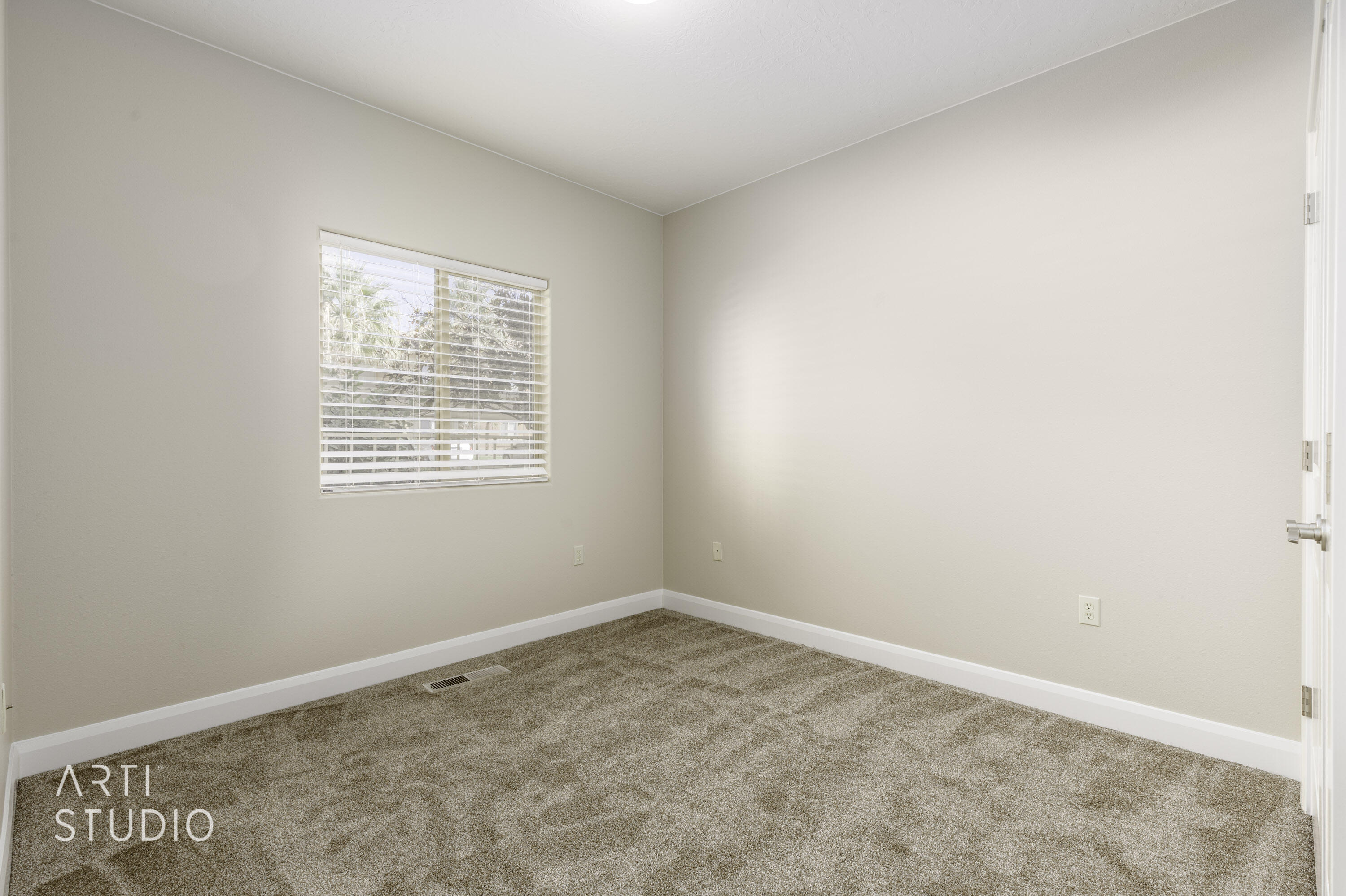 700 N Main ST Unit: #F3