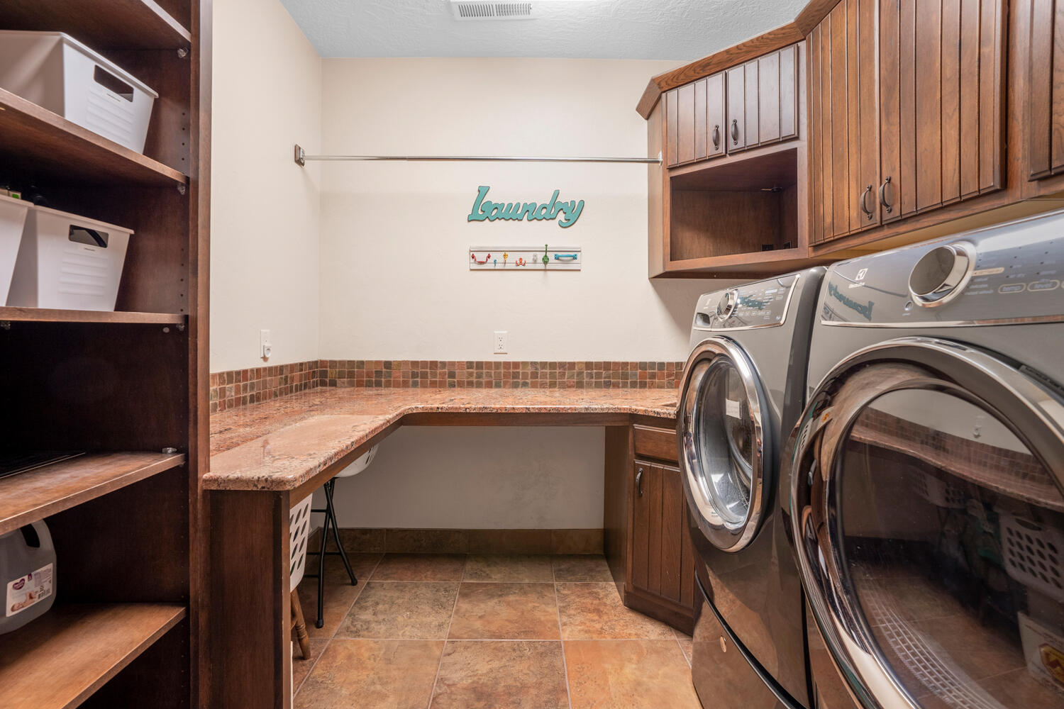 1844 N Wellington ST