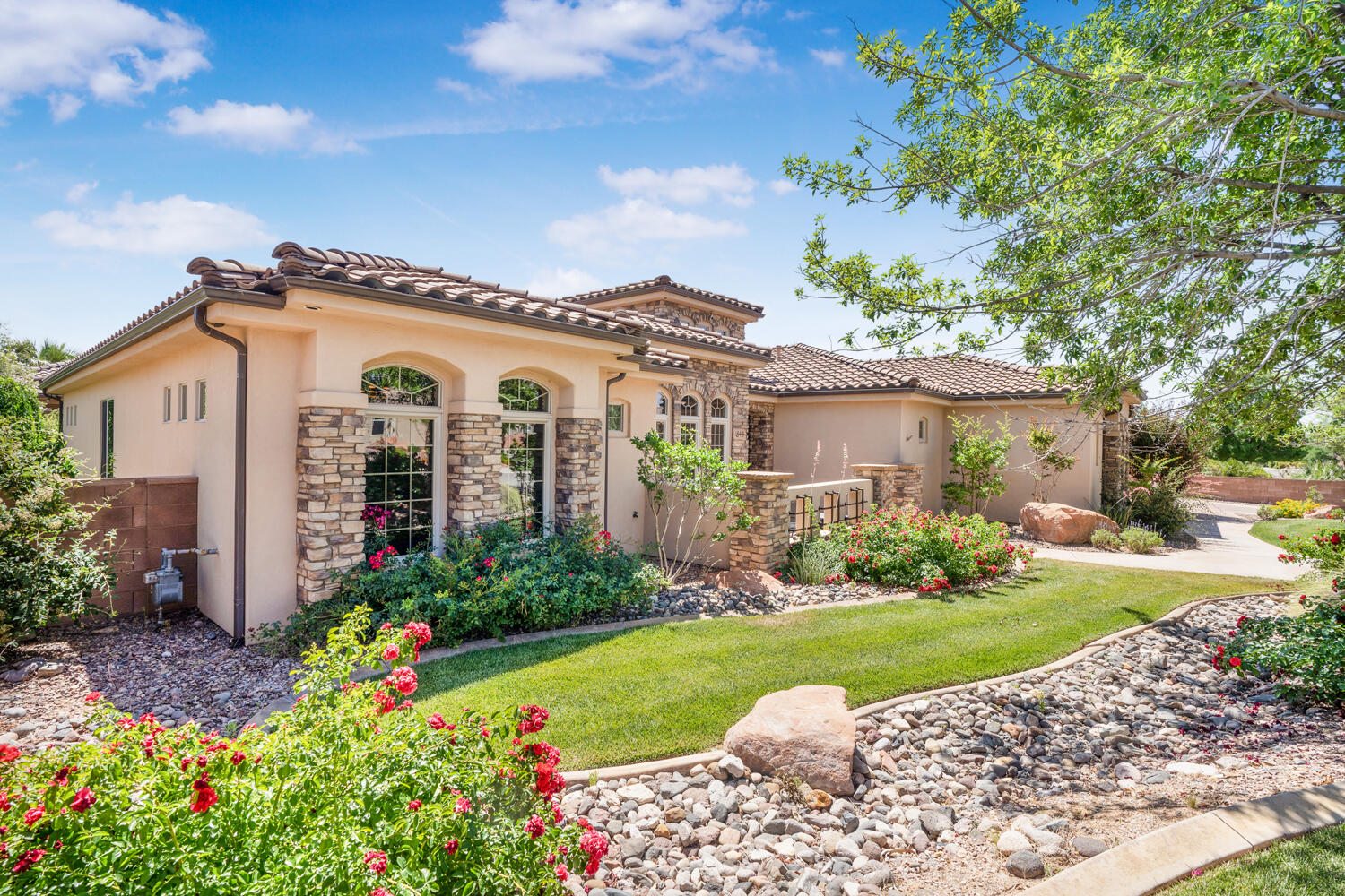 1844 N Wellington ST