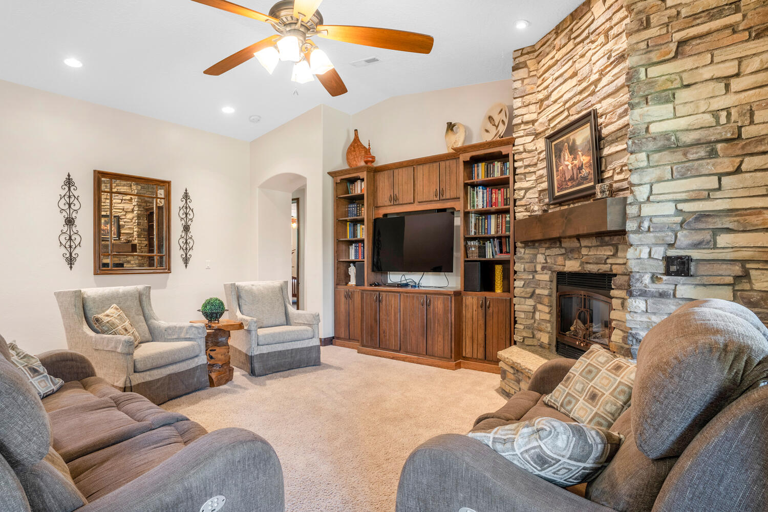 1844 N Wellington ST