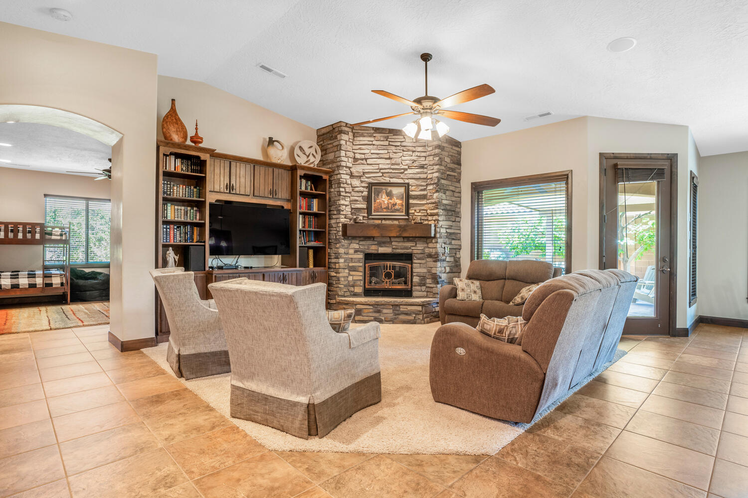 1844 N Wellington ST