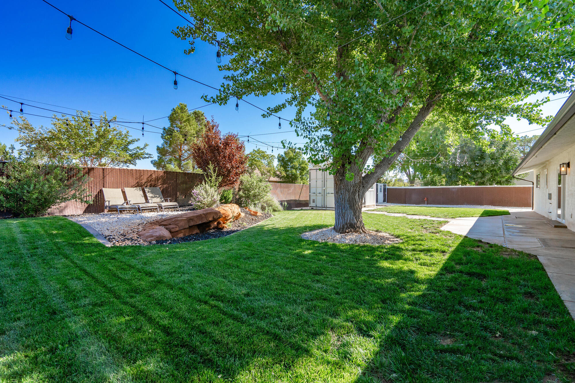 1135 Redwood Tree ST