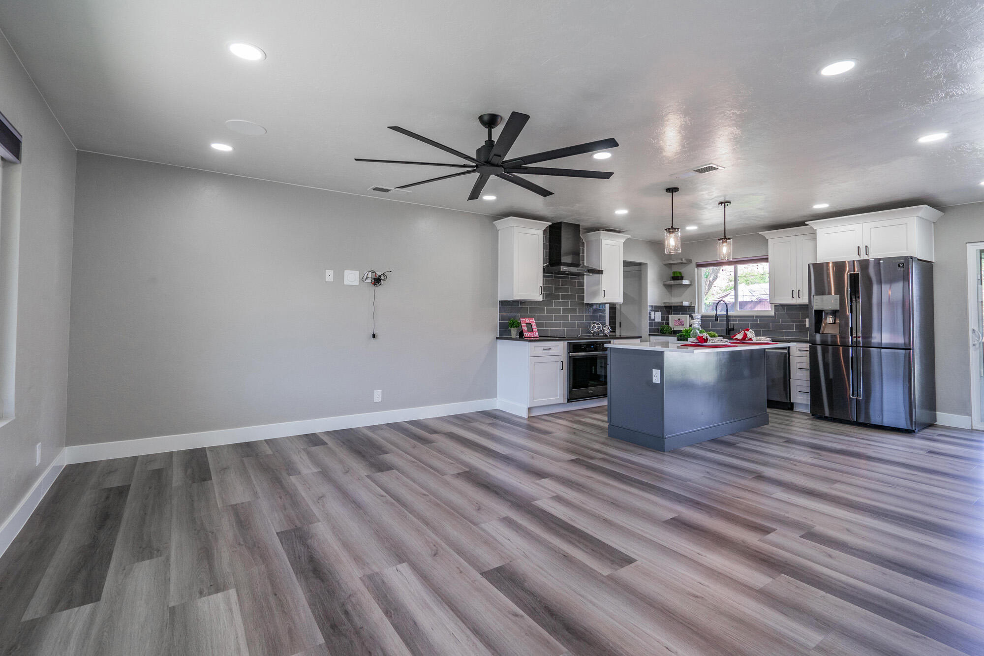 1135 Redwood Tree ST