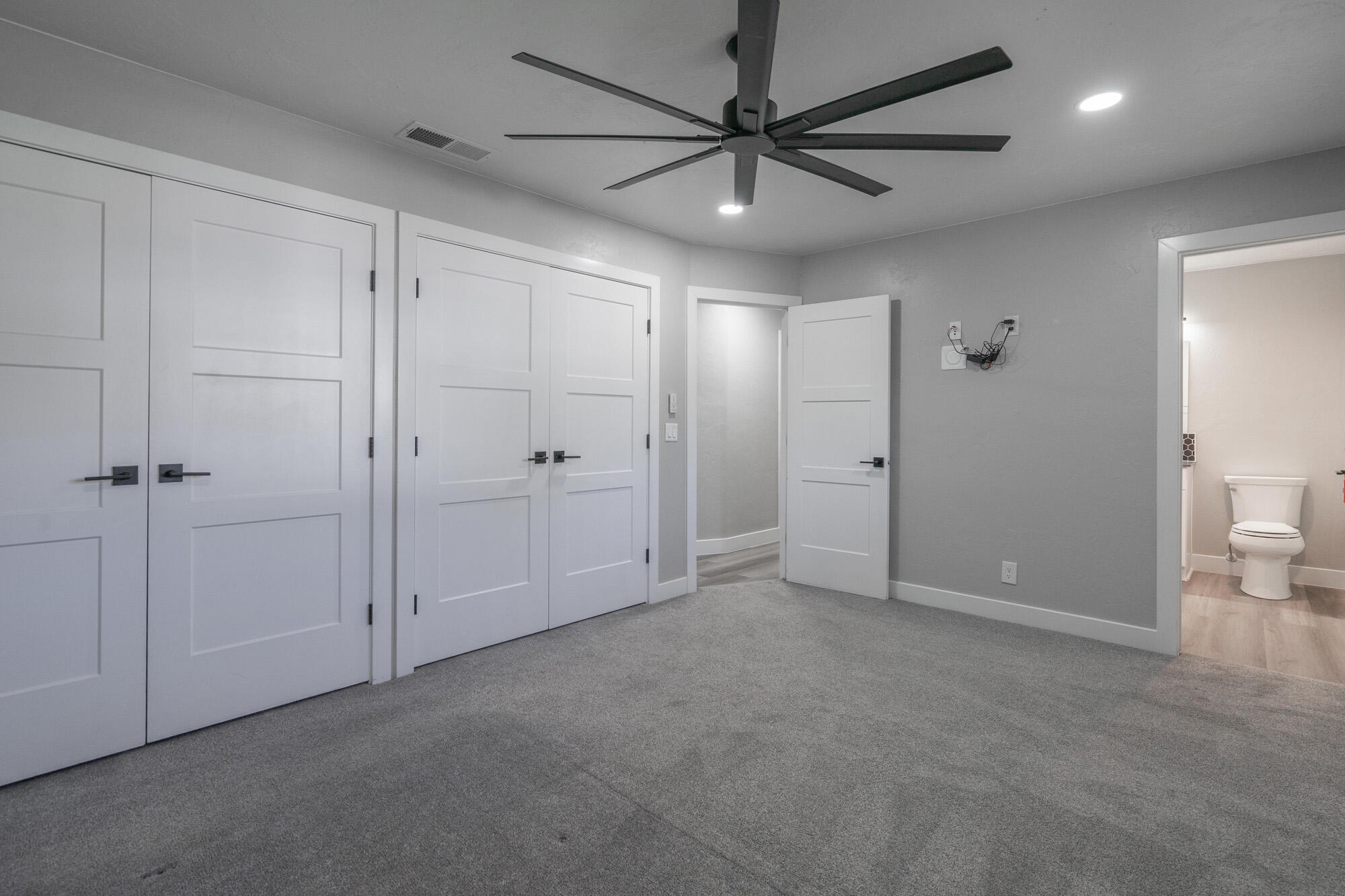 1135 Redwood Tree ST