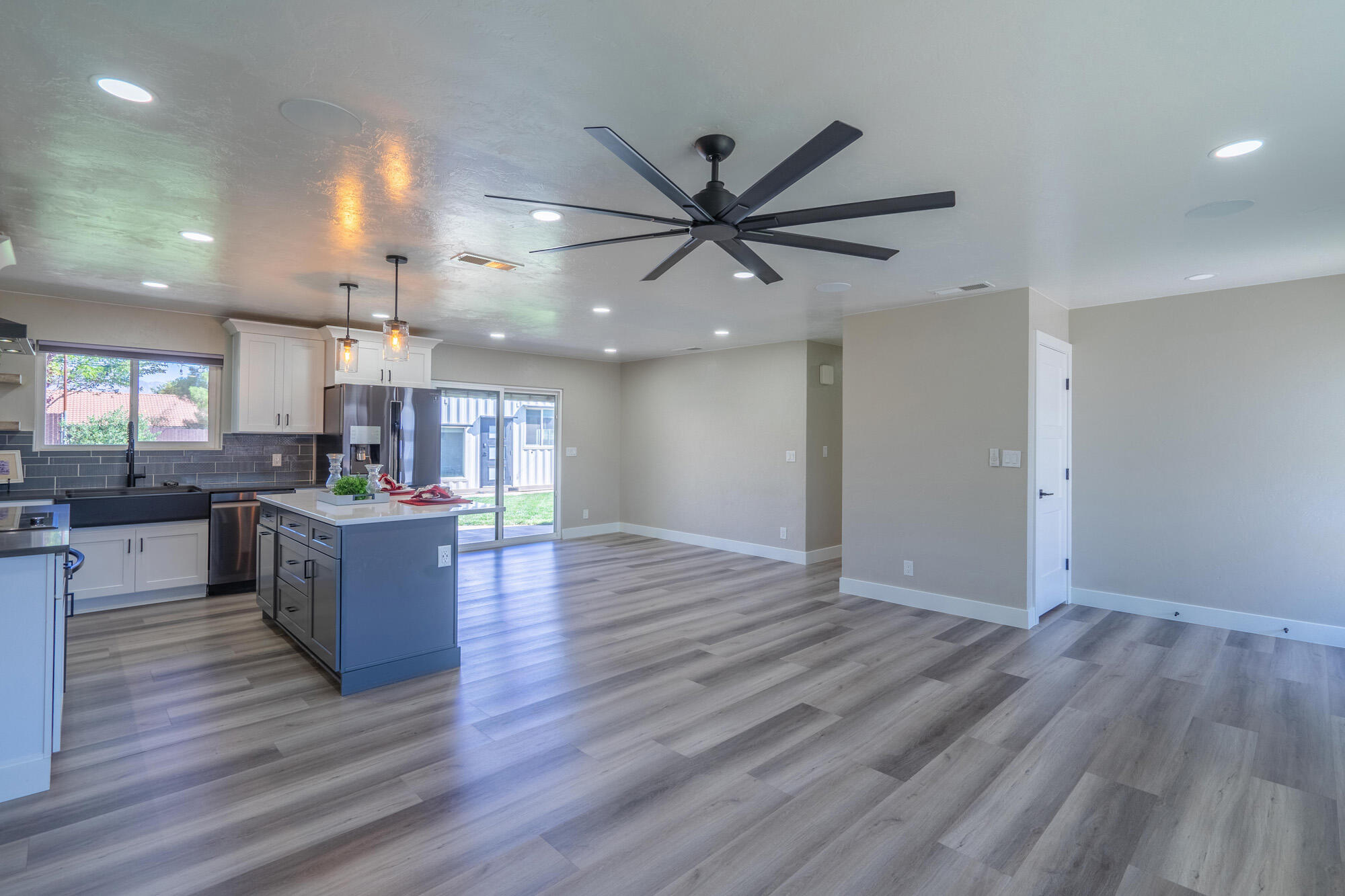 1135 Redwood Tree ST