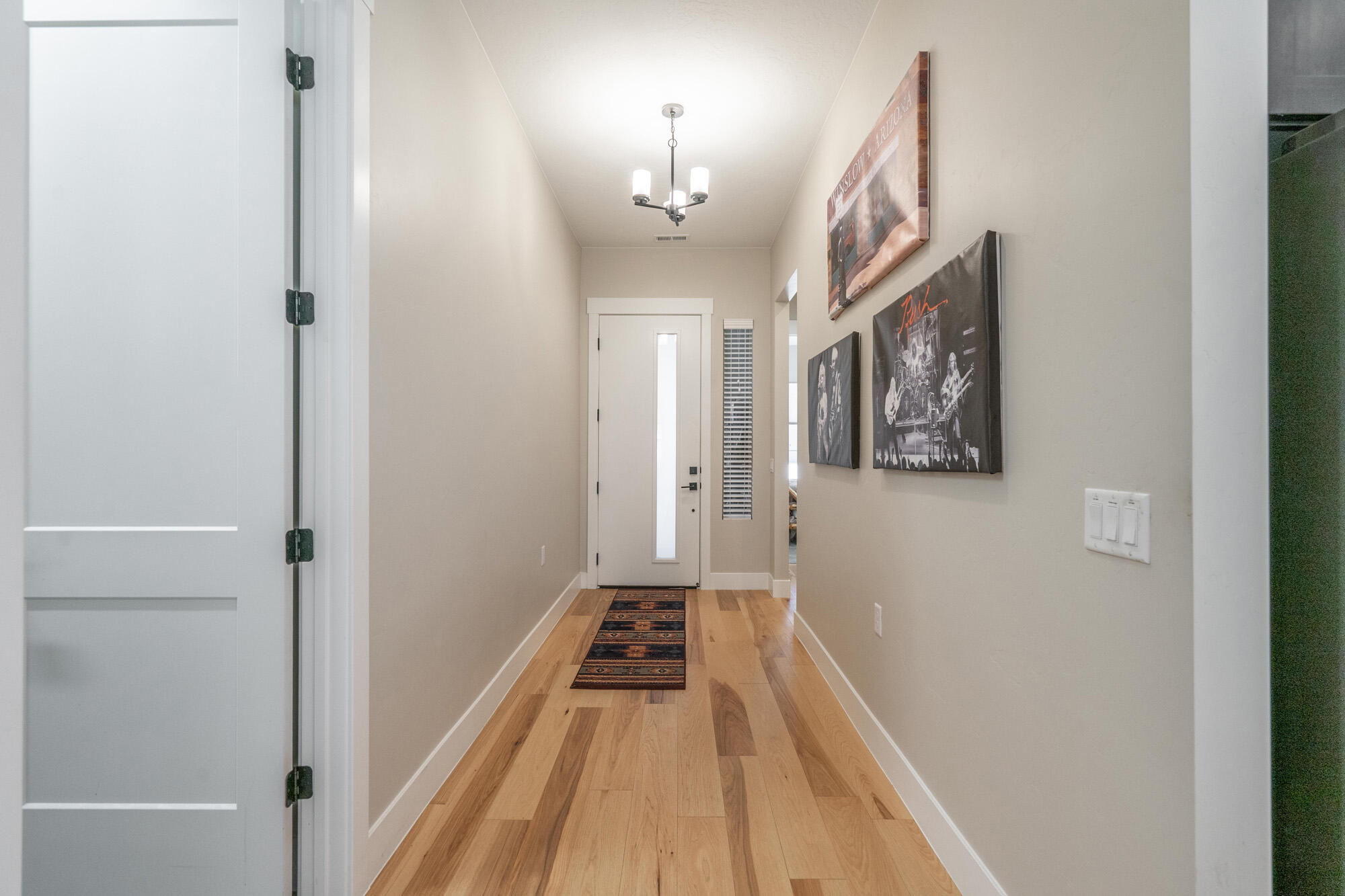1137 W Grayson DR