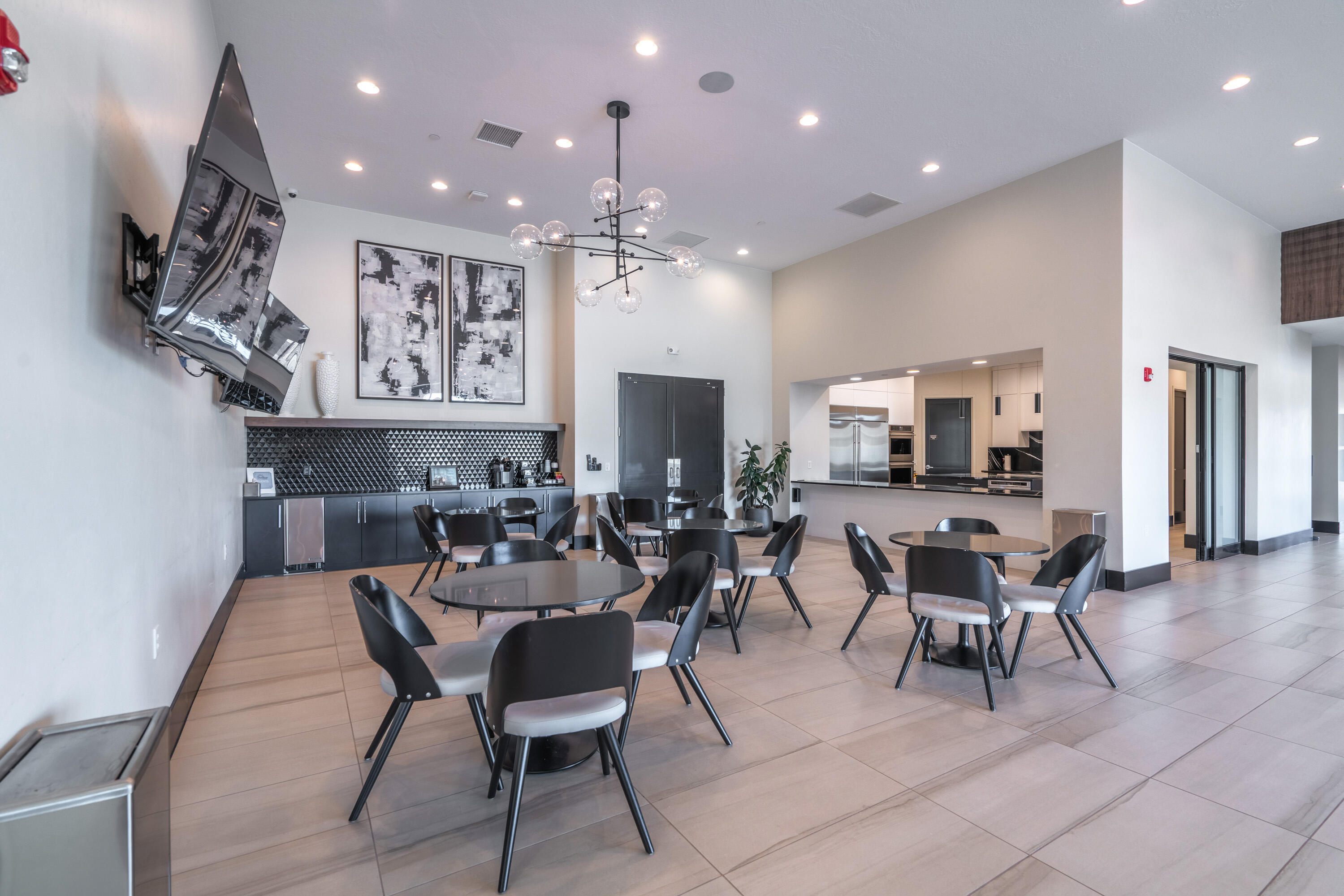 1137 W Grayson DR