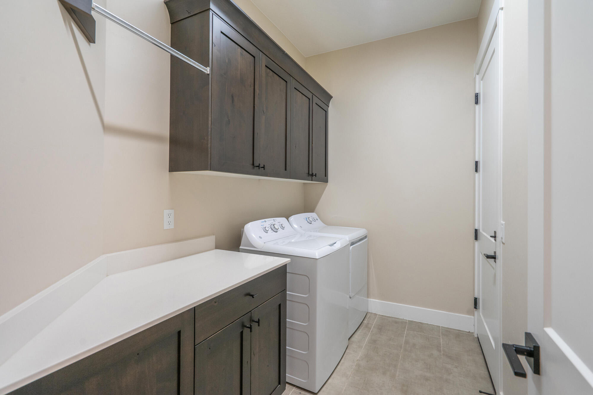 1137 W Grayson DR