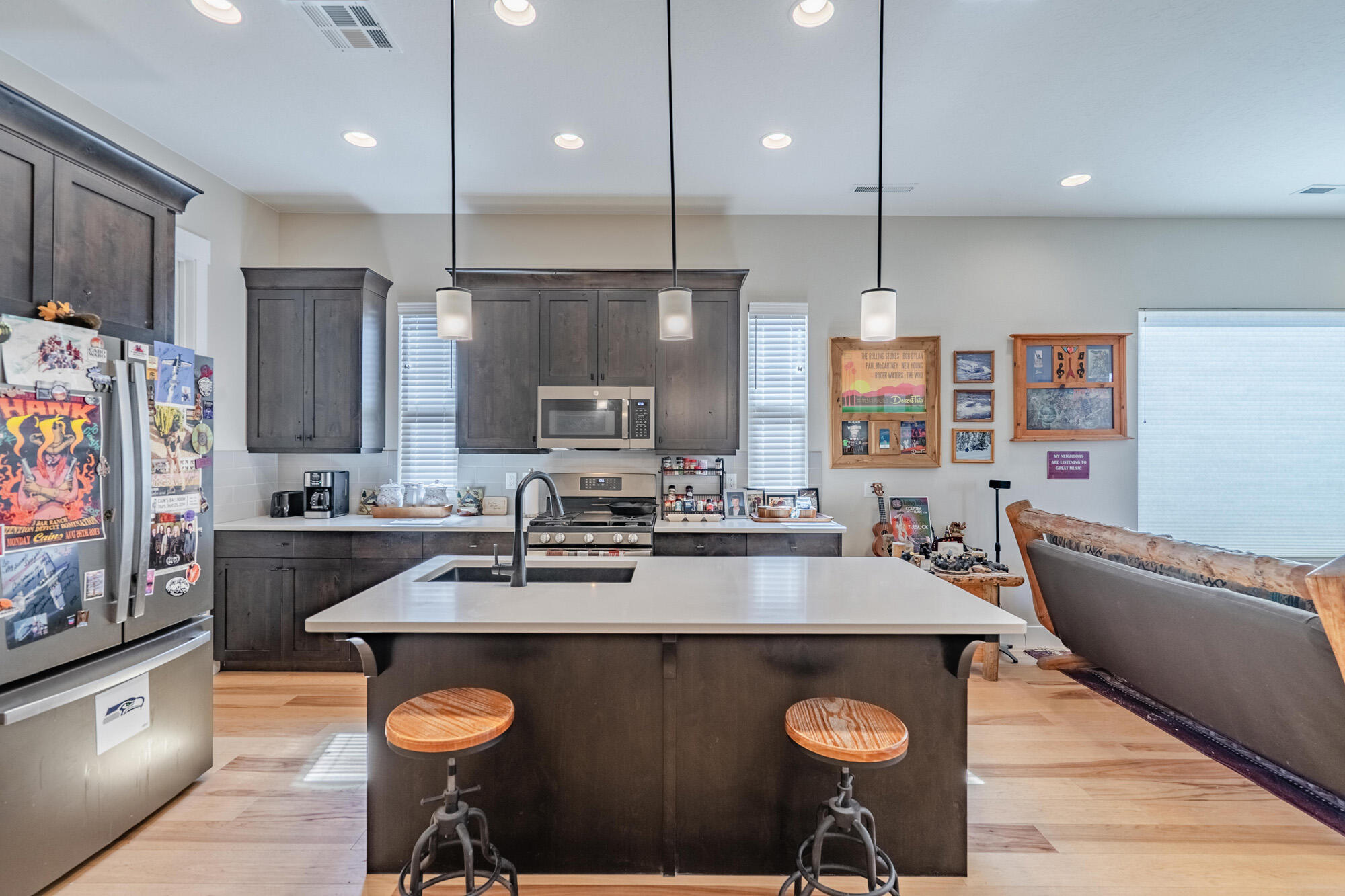1137 W Grayson DR