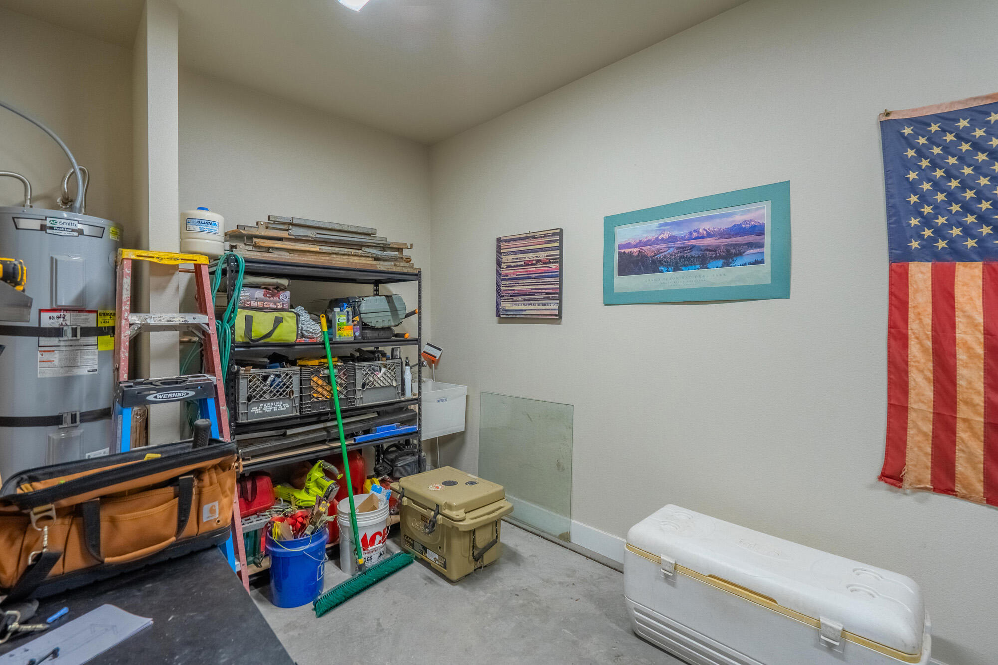 1137 W Grayson DR