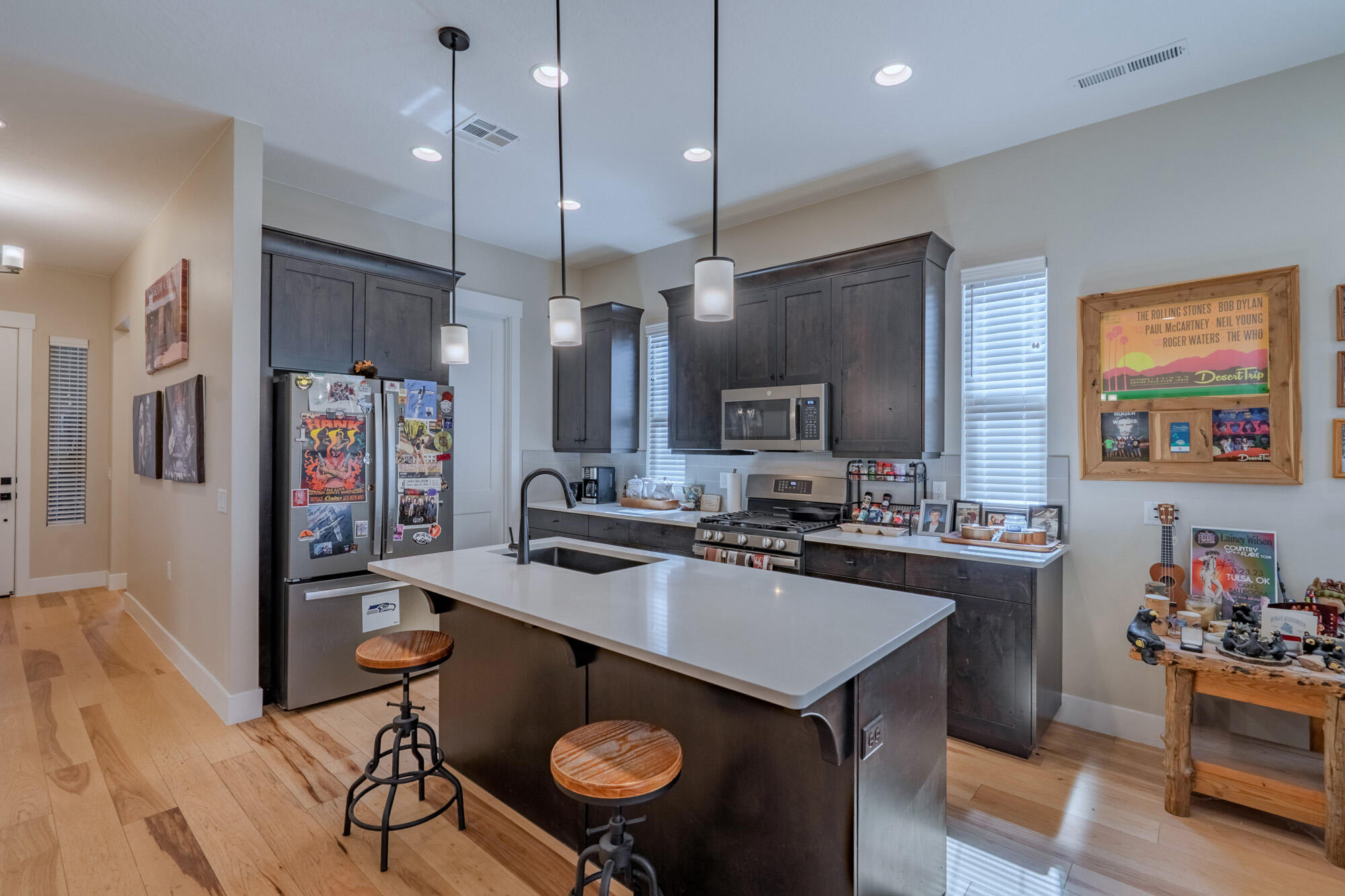 1137 W Grayson DR