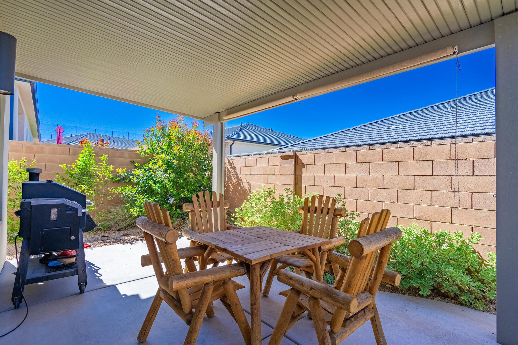 1137 W Grayson DR