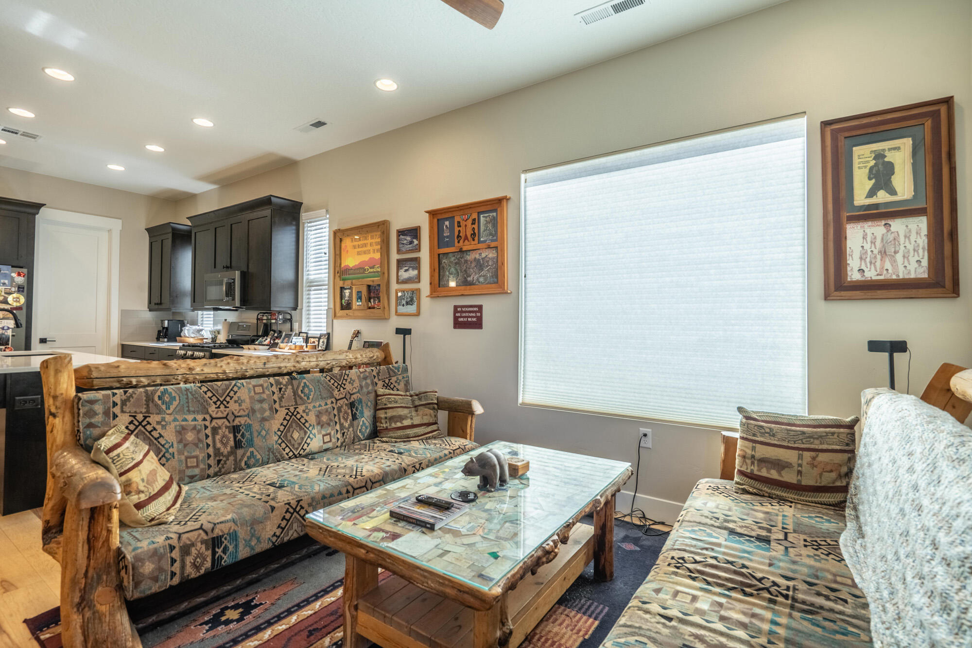 1137 W Grayson DR