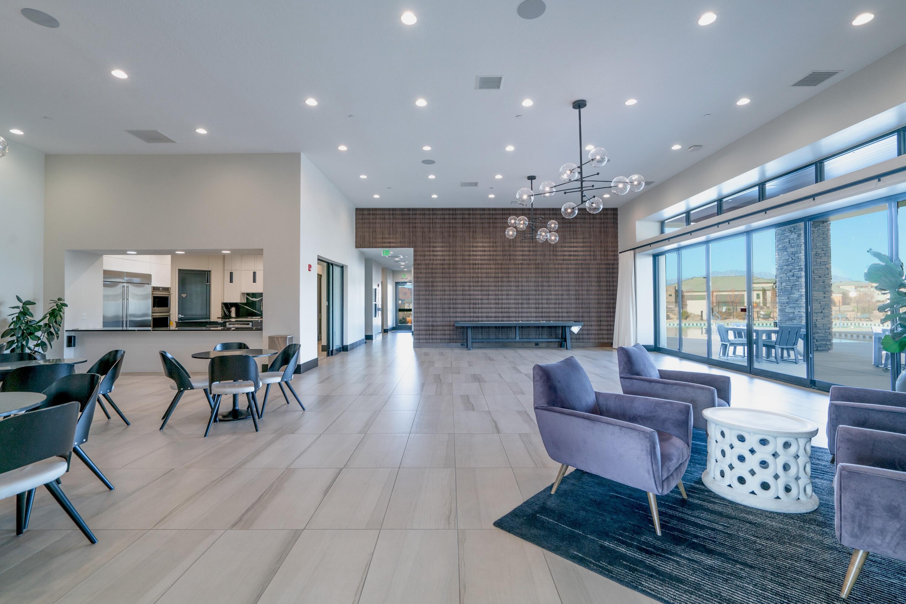1137 W Grayson DR