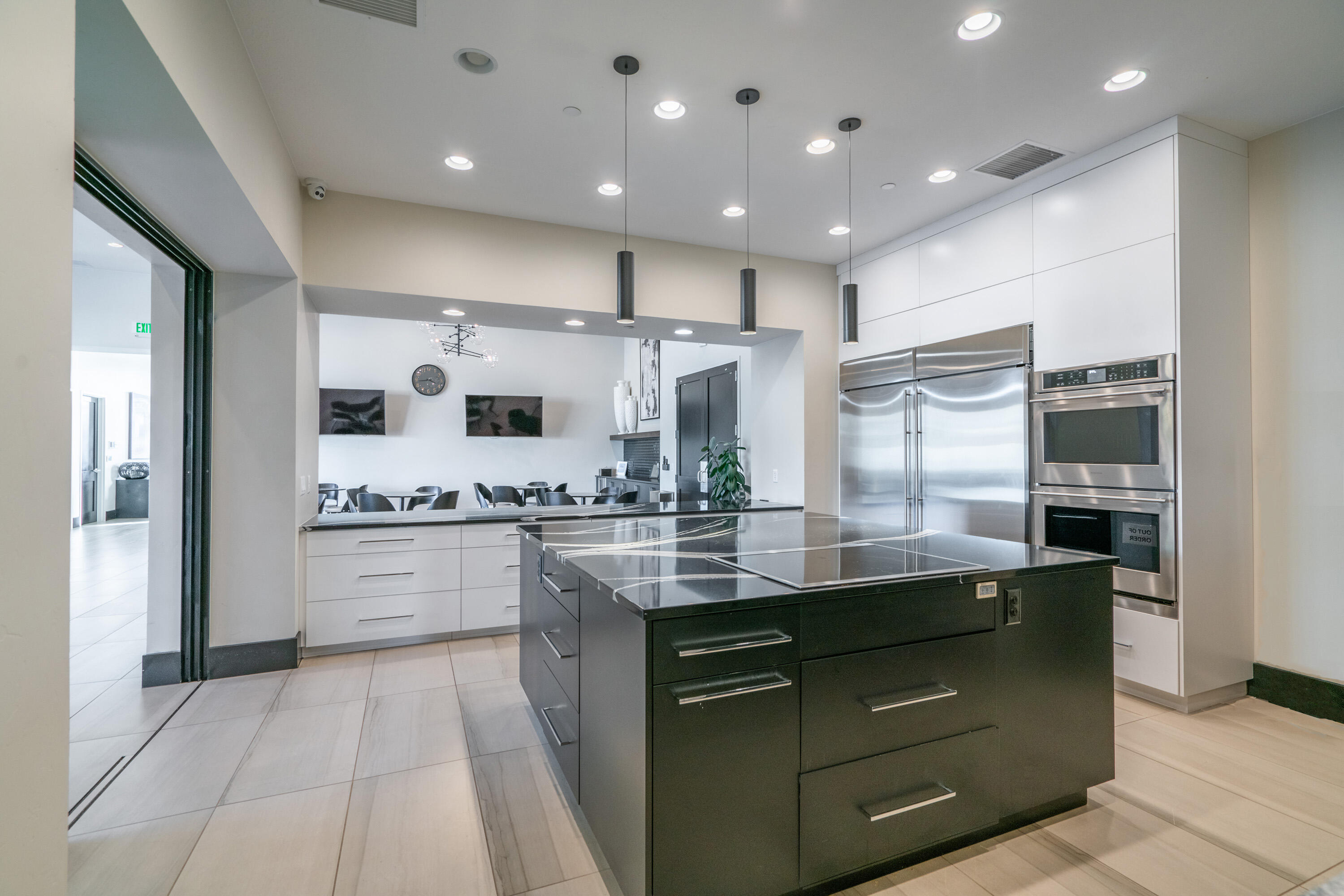 1137 W Grayson DR