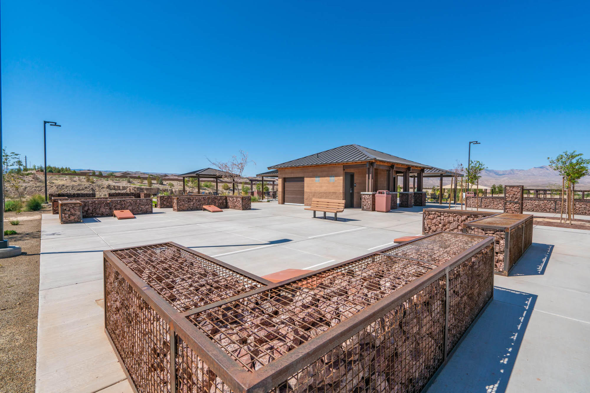1137 W Grayson DR
