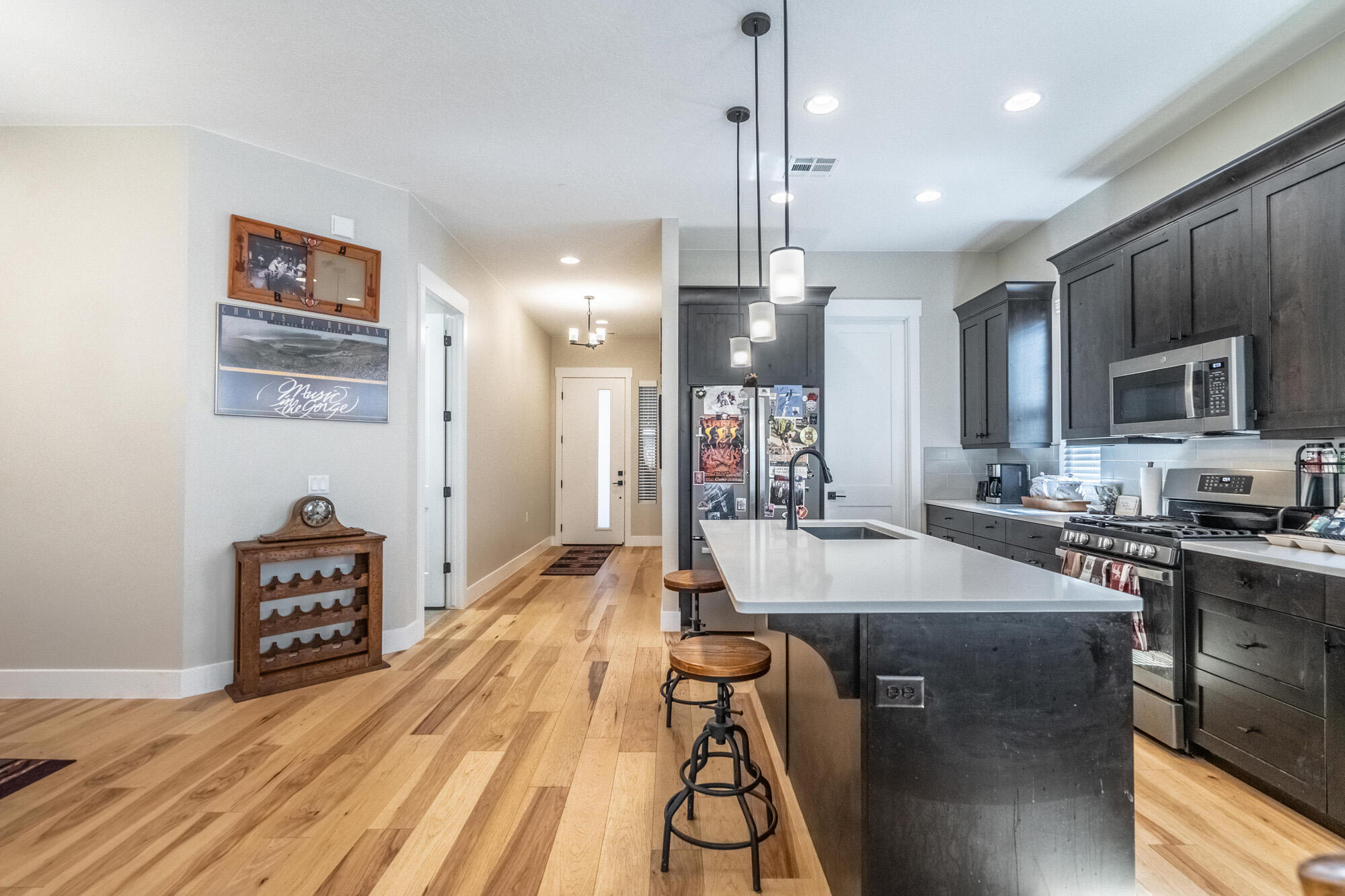 1137 W Grayson DR