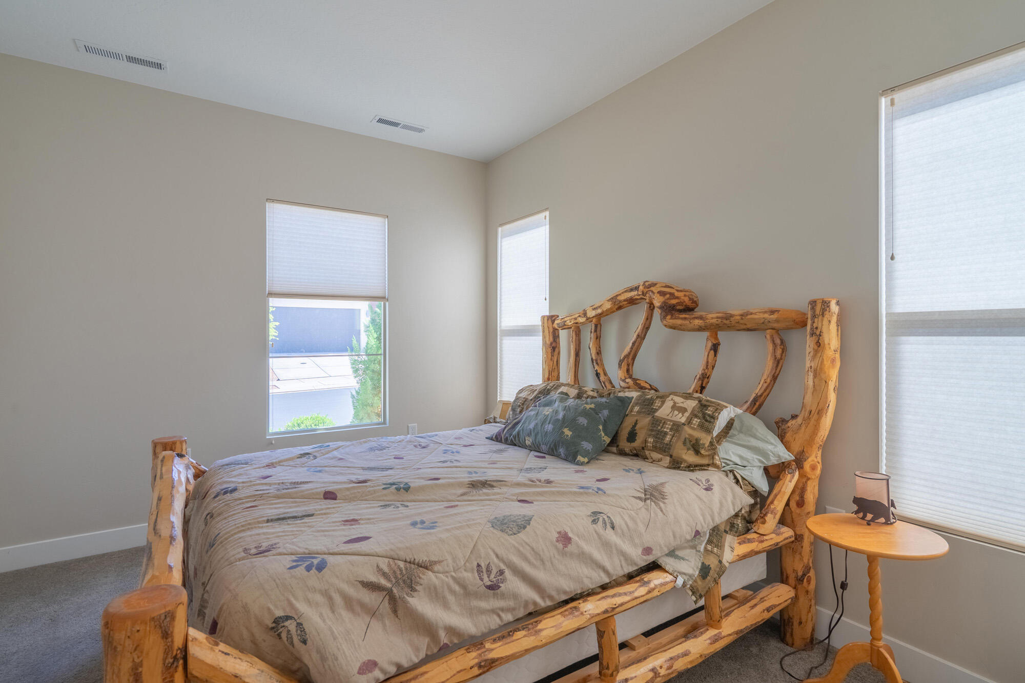 1137 W Grayson DR