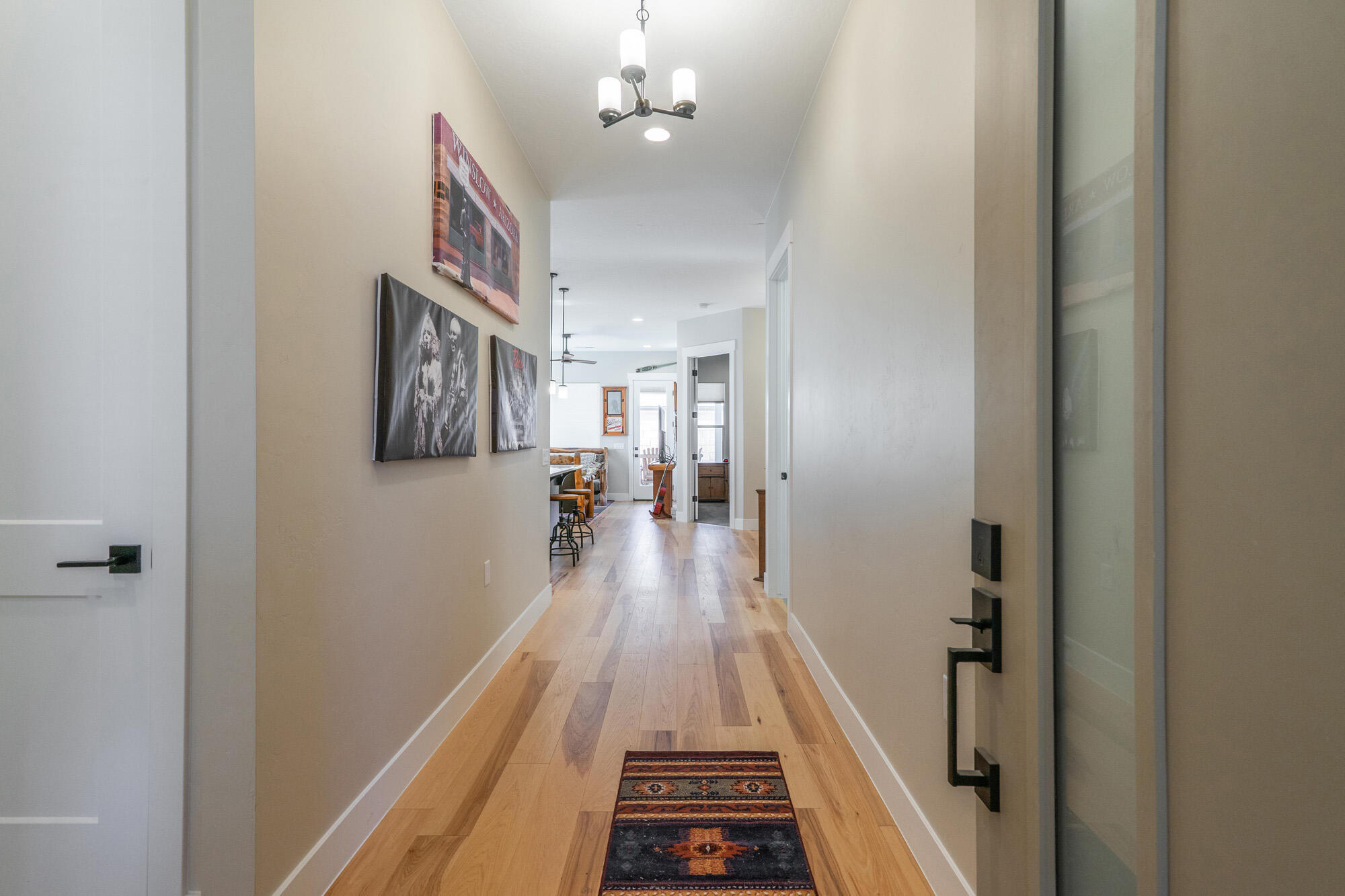 1137 W Grayson DR