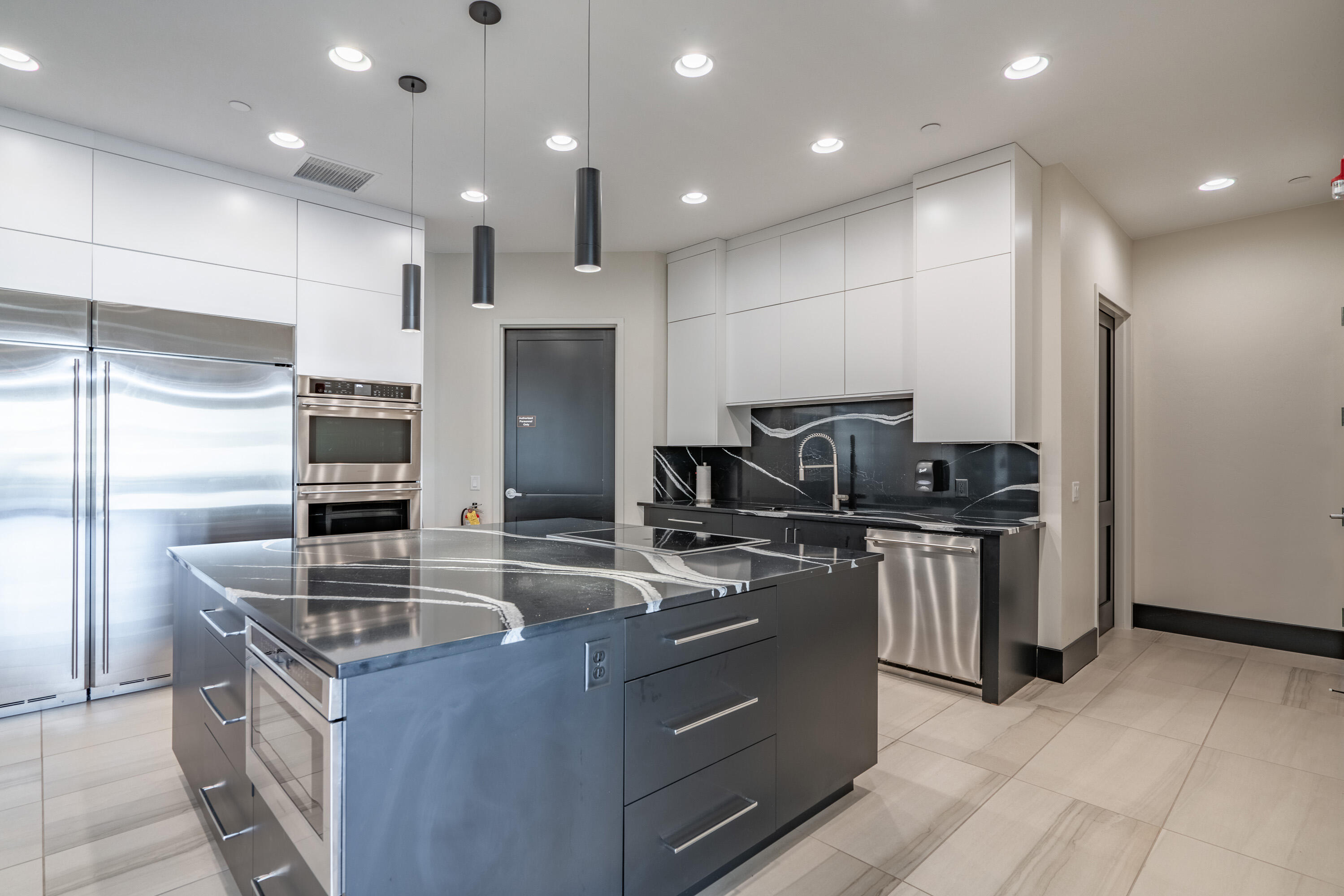 1137 W Grayson DR
