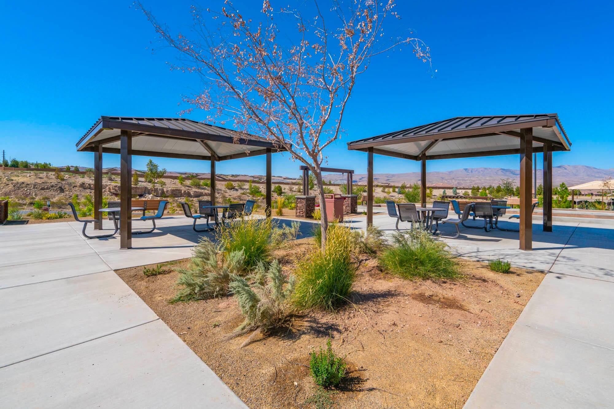 1137 W Grayson DR