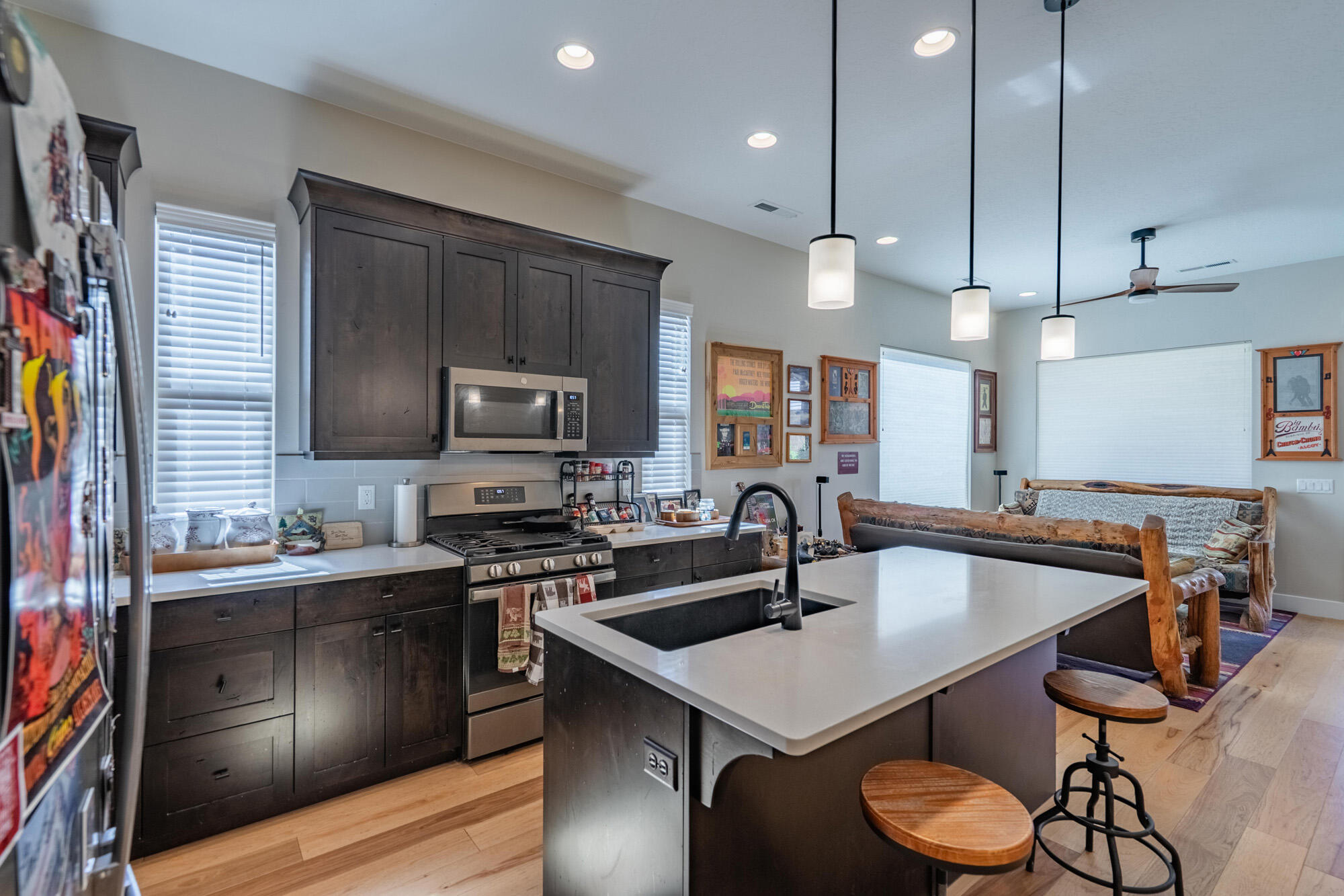 1137 W Grayson DR