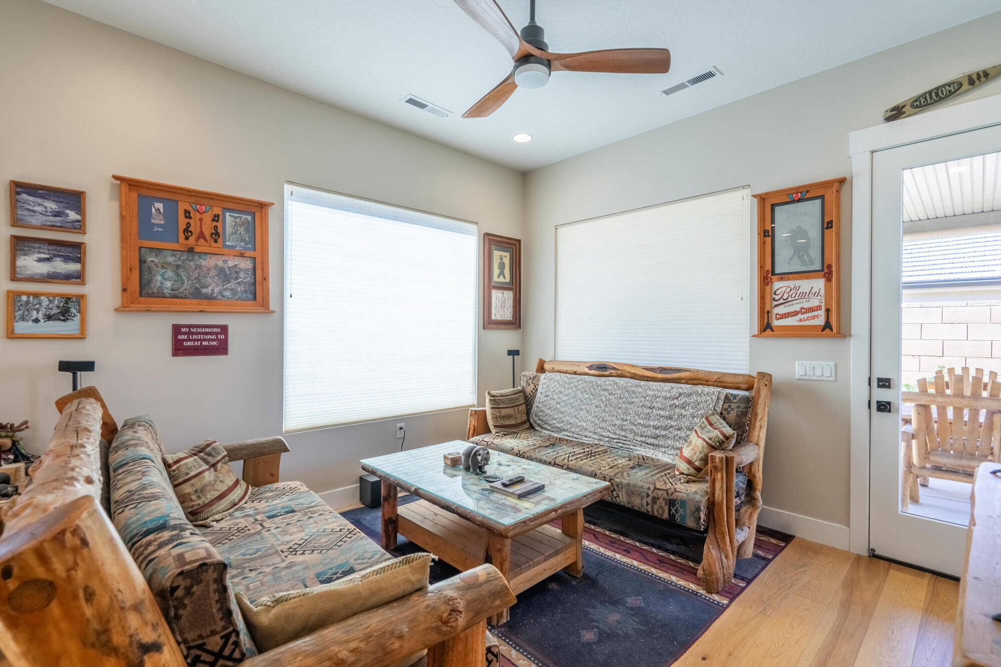 1137 W Grayson DR