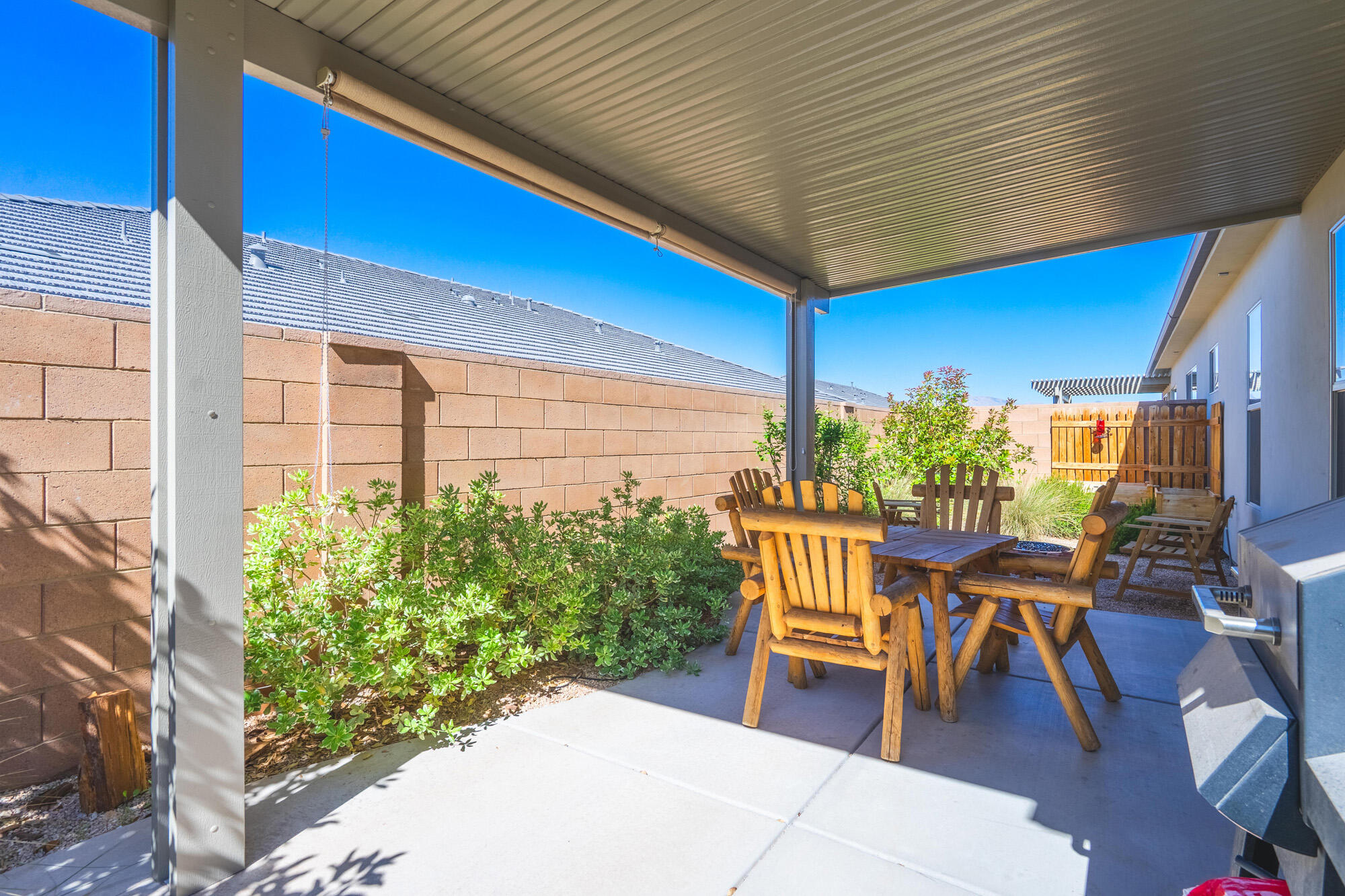 1137 W Grayson DR