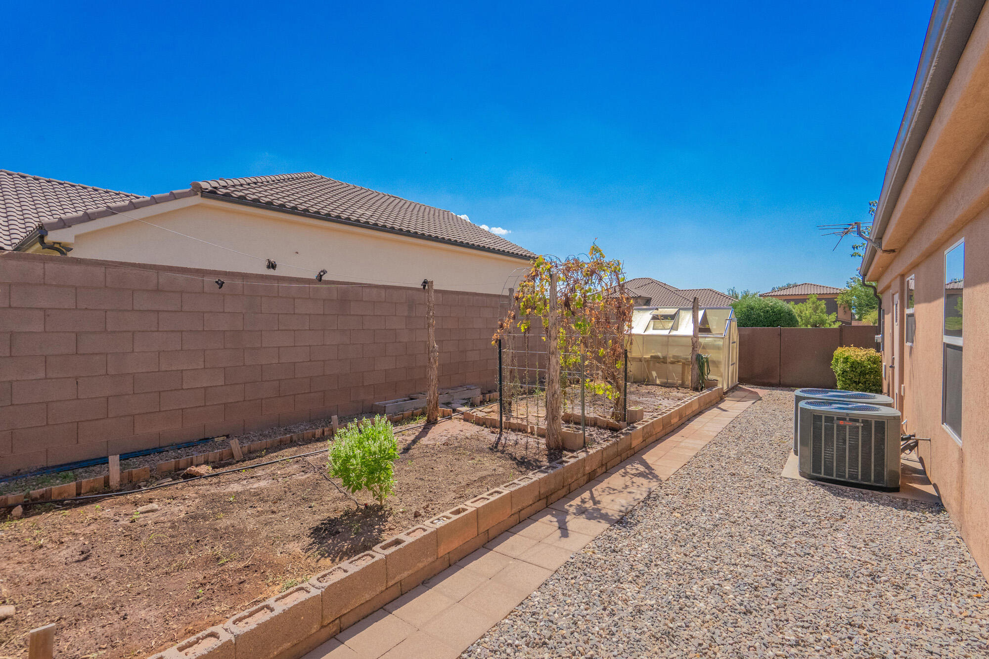 3721 Brade LN