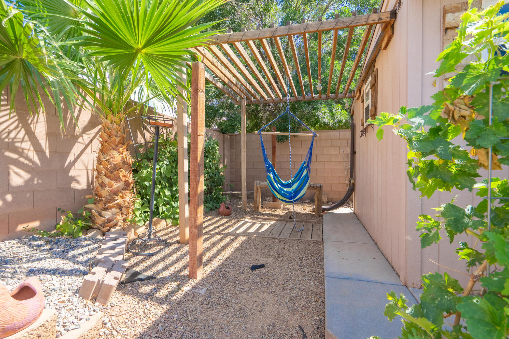 3721 Brade LN