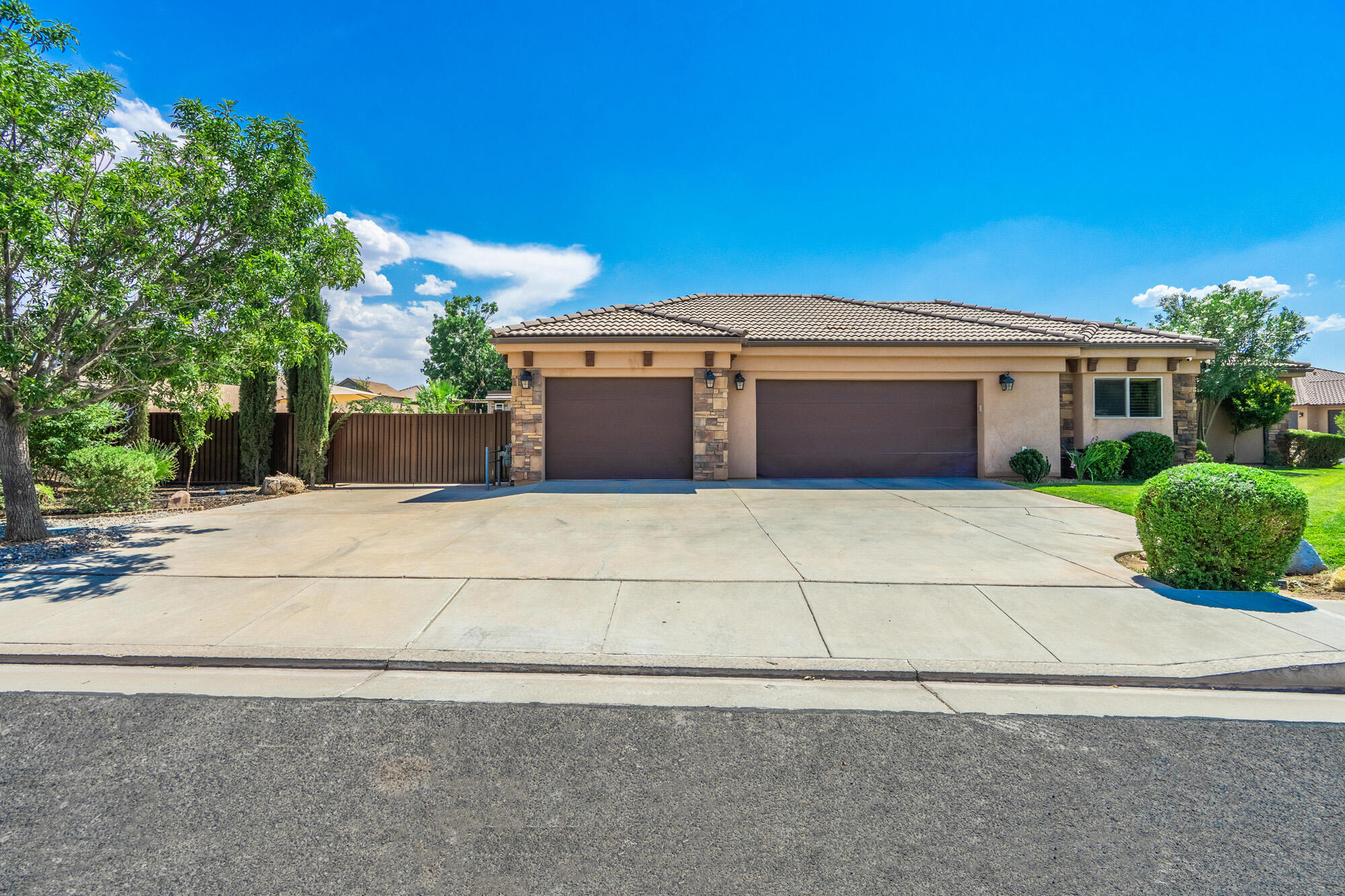 3721 Brade LN