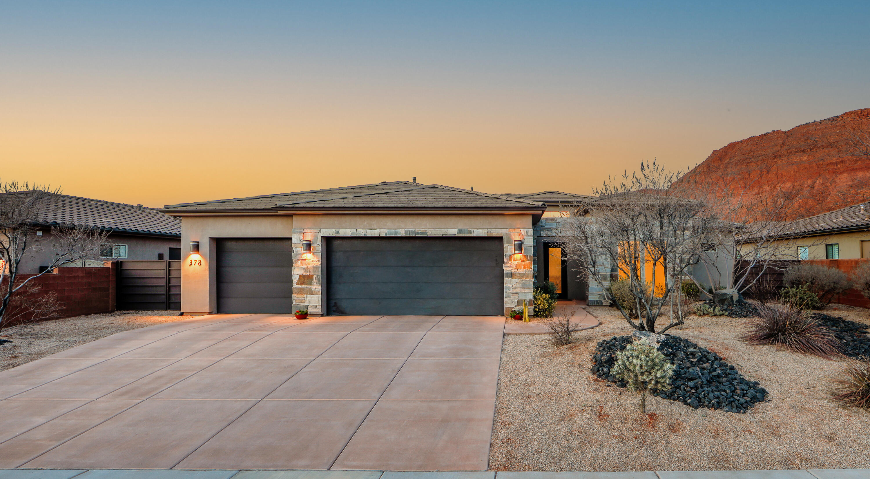 378 W Redstone CT