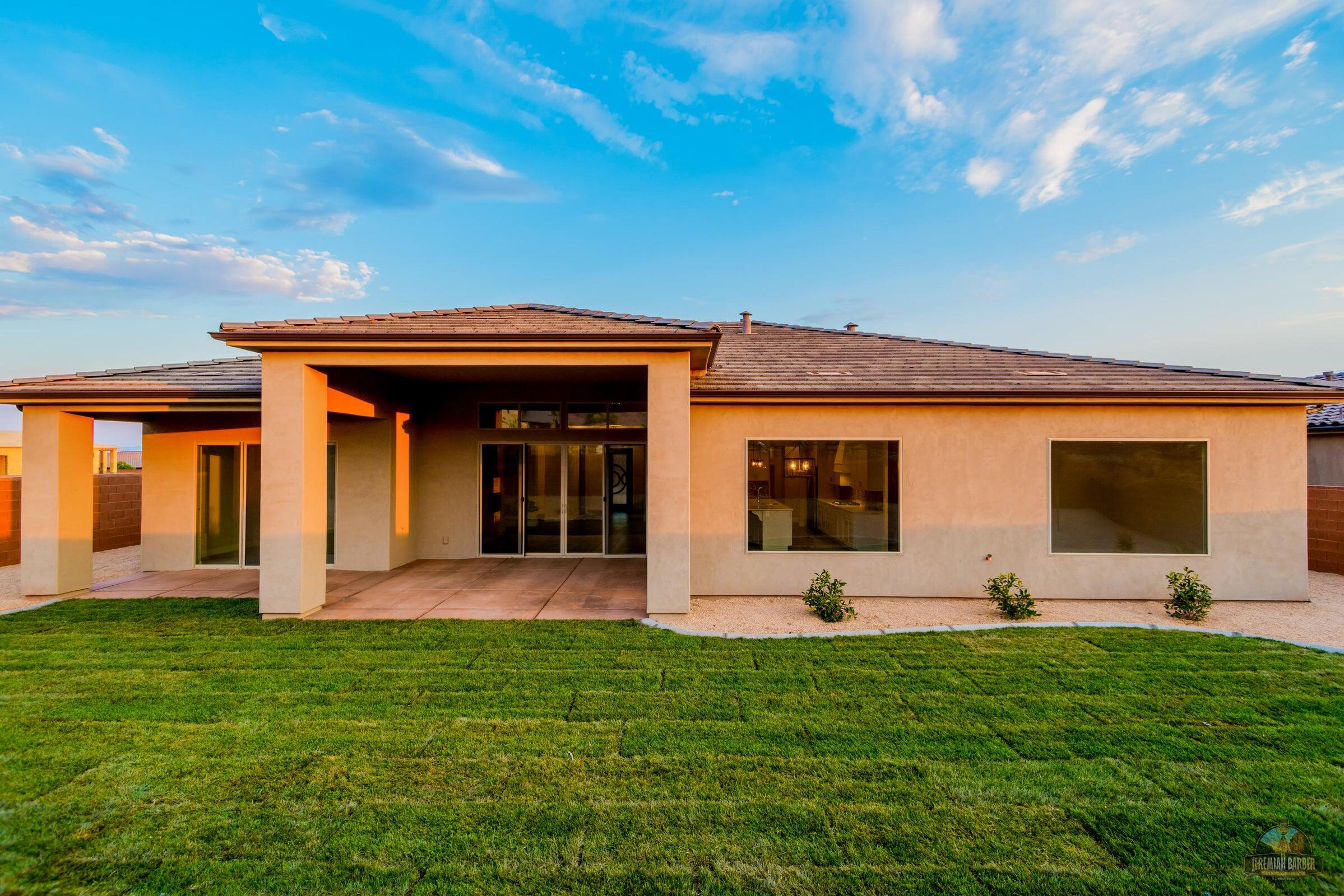 378 W Redstone CT