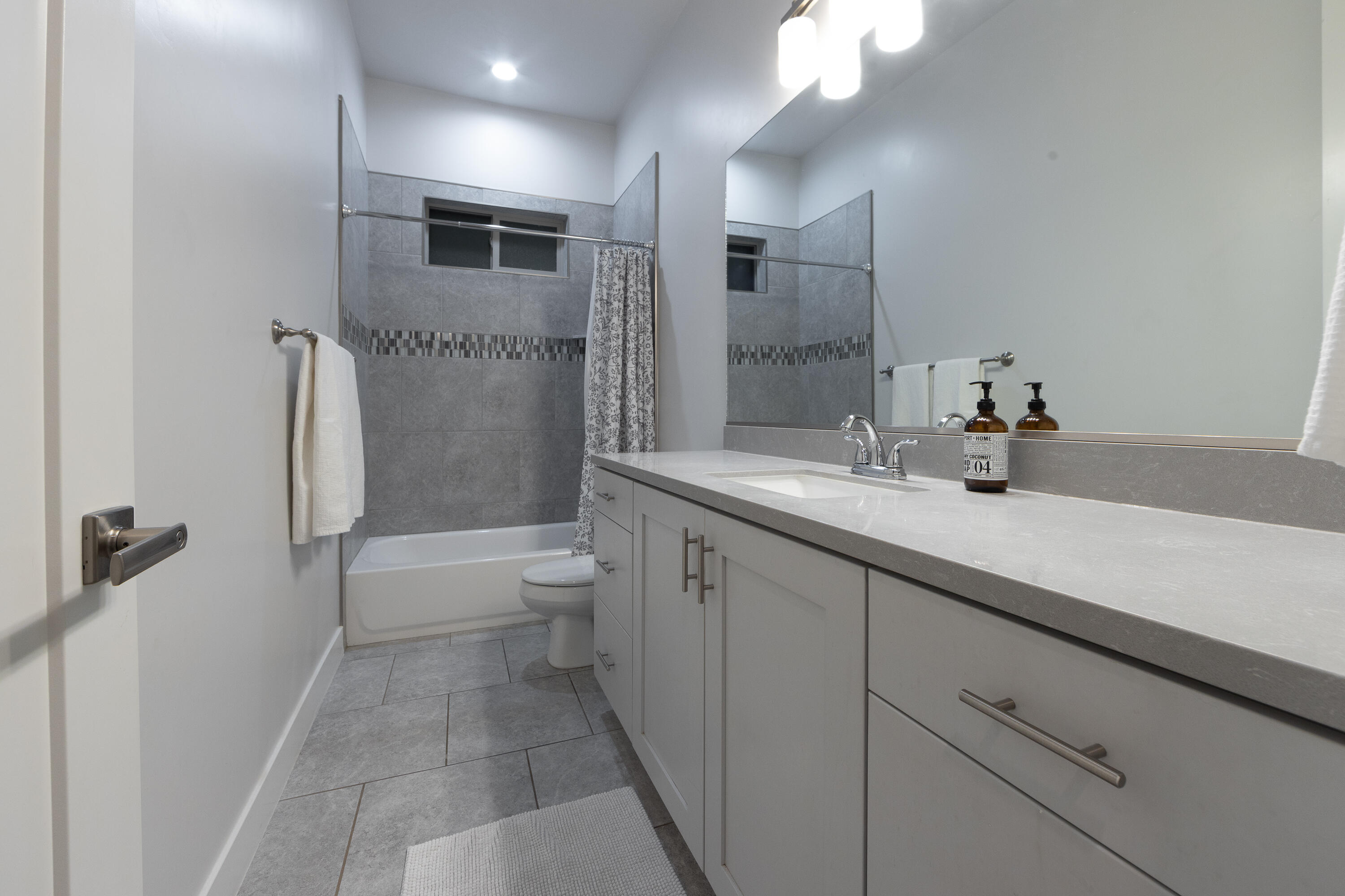 378 W Redstone CT