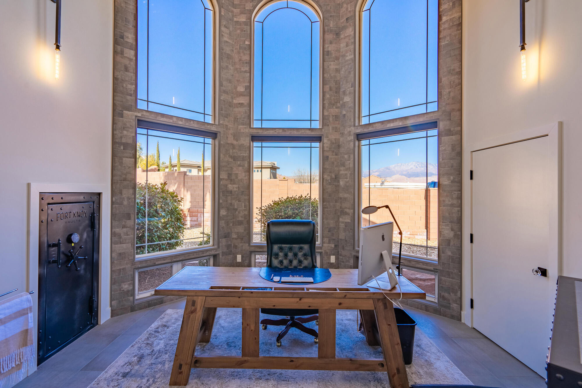 1297 W LIONS HEAD DR