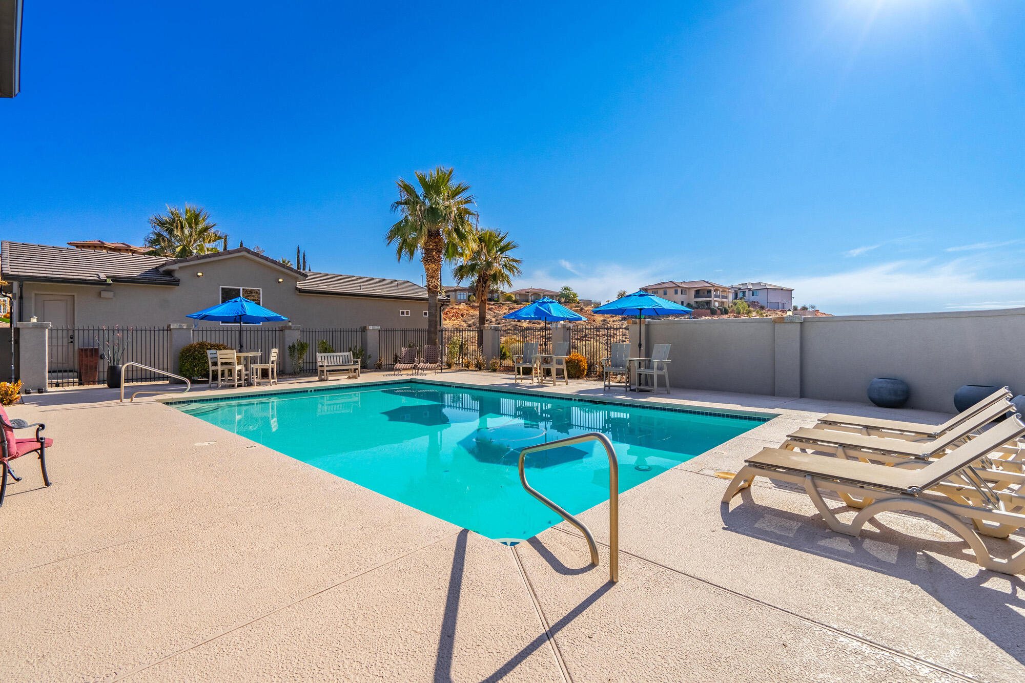 1297 W LIONS HEAD DR