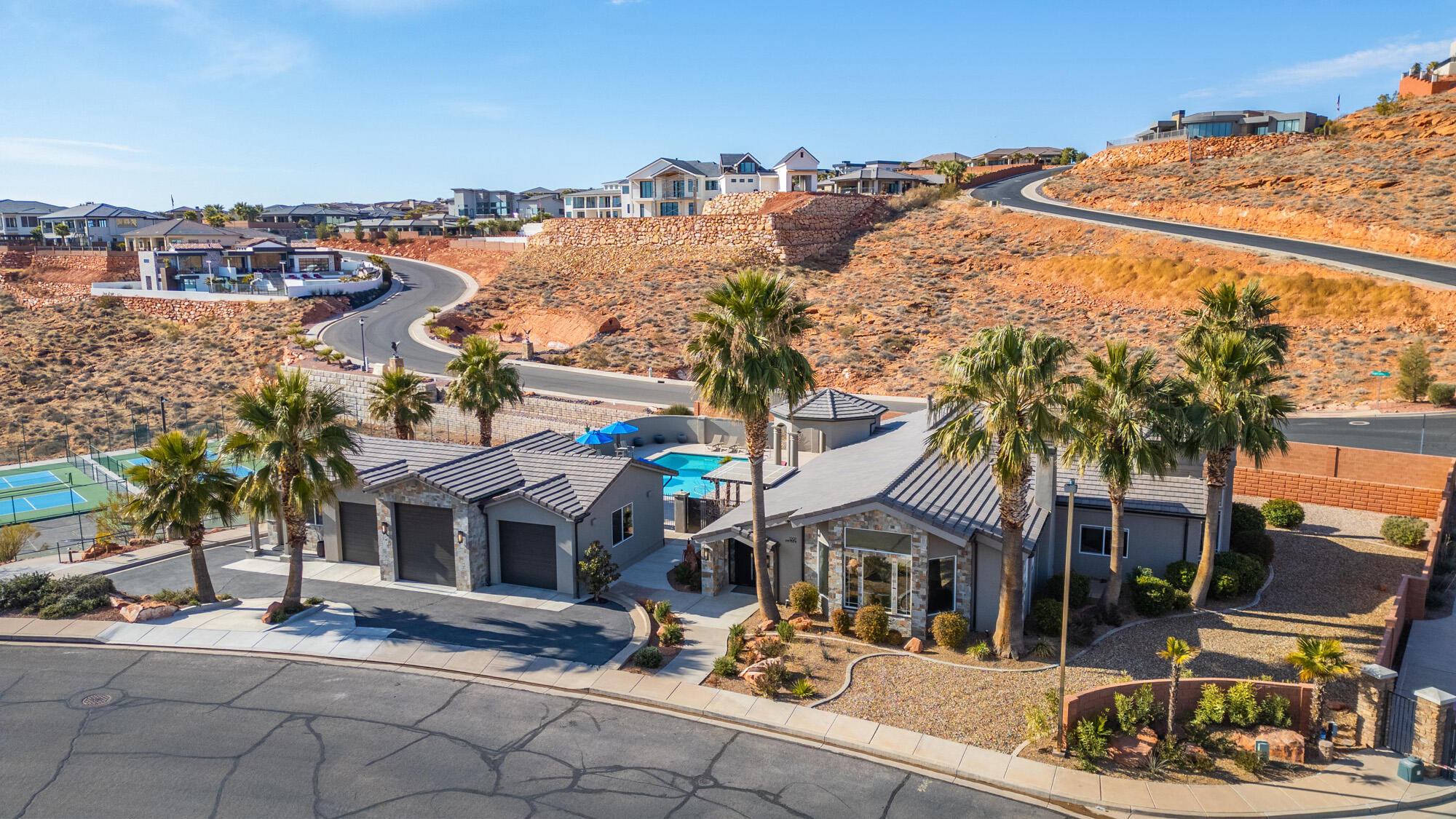 1297 W LIONS HEAD DR