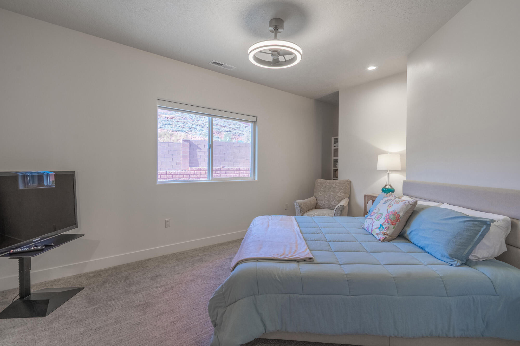 1297 W LIONS HEAD DR