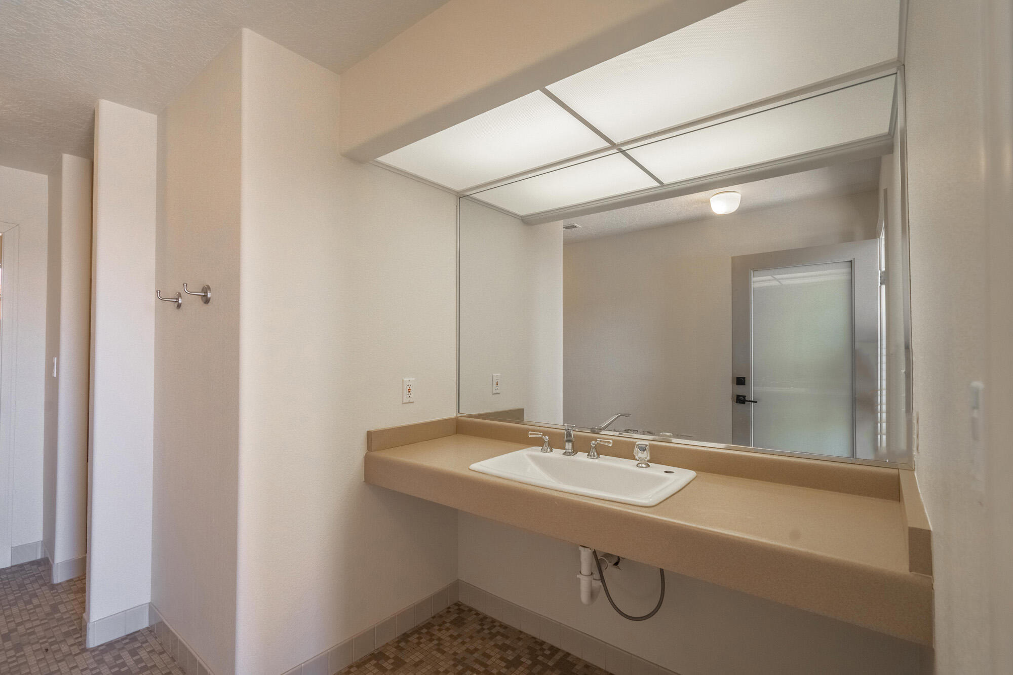 1297 W LIONS HEAD DR