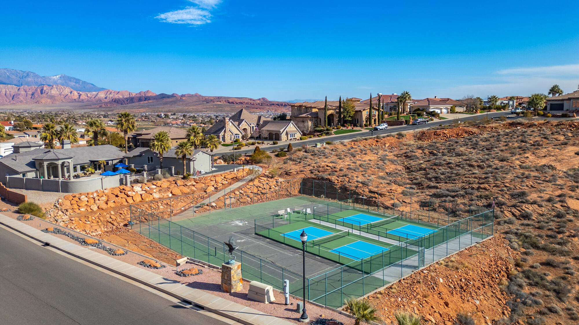 1297 W LIONS HEAD DR