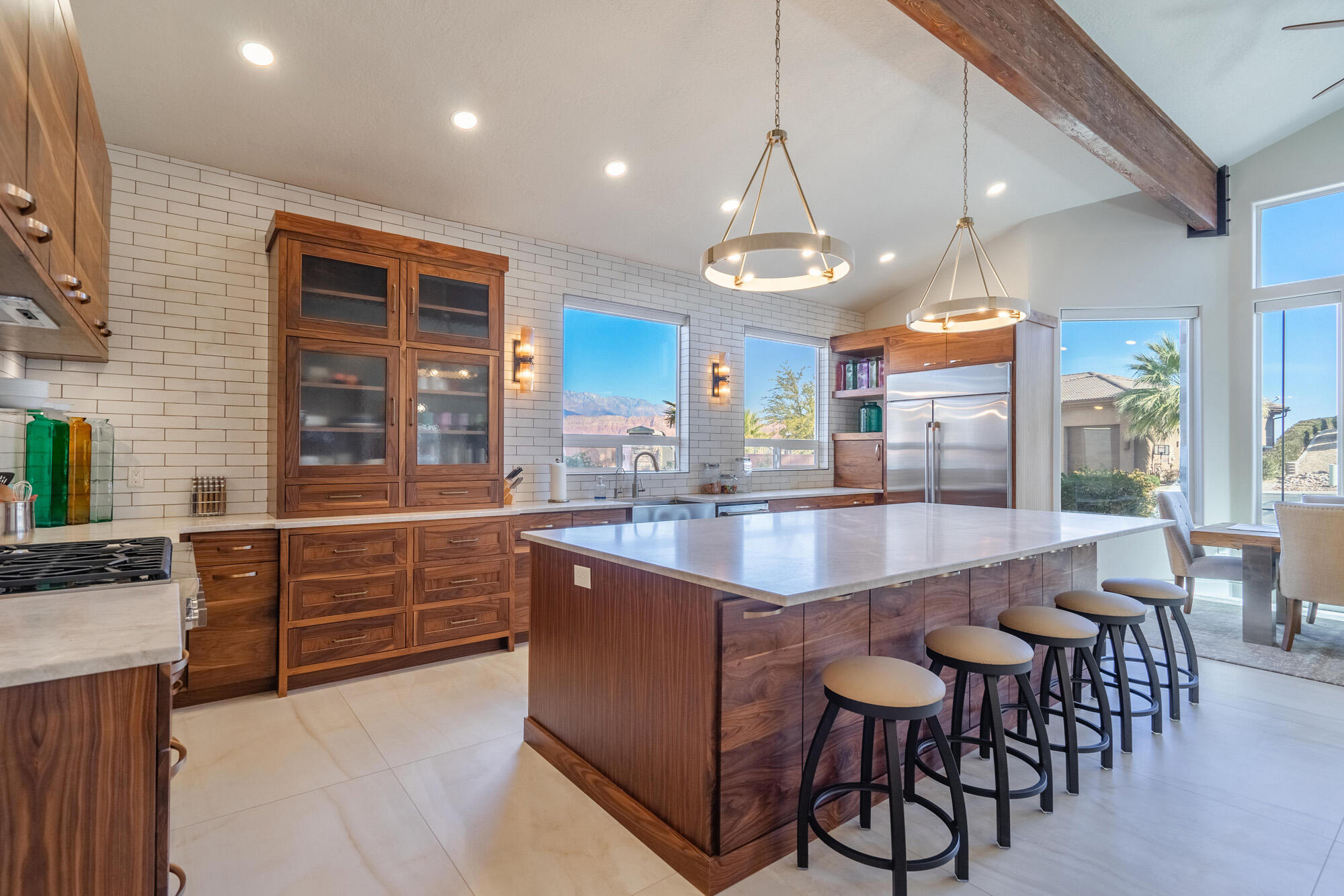 1297 W LIONS HEAD DR