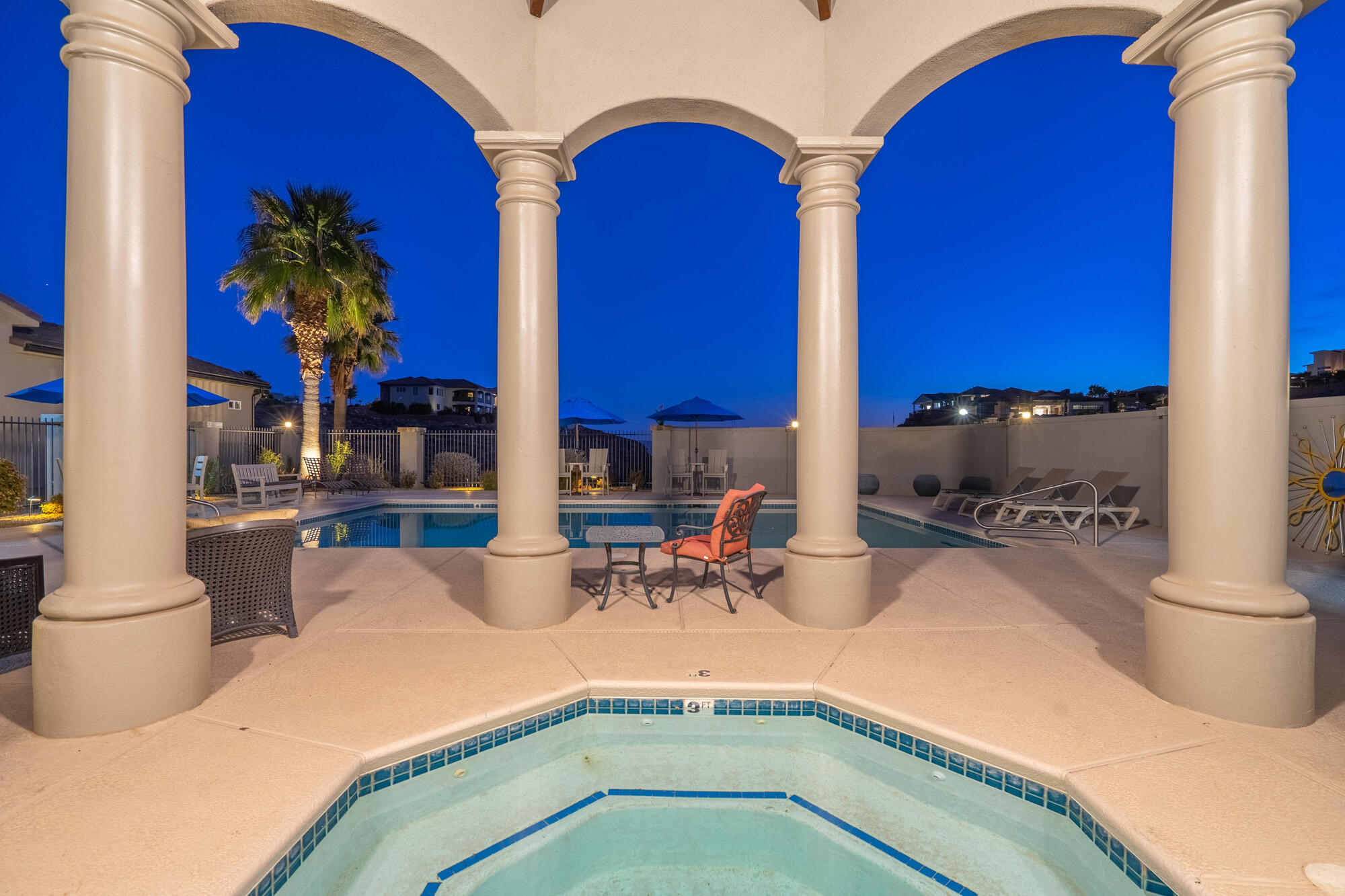 1297 W LIONS HEAD DR