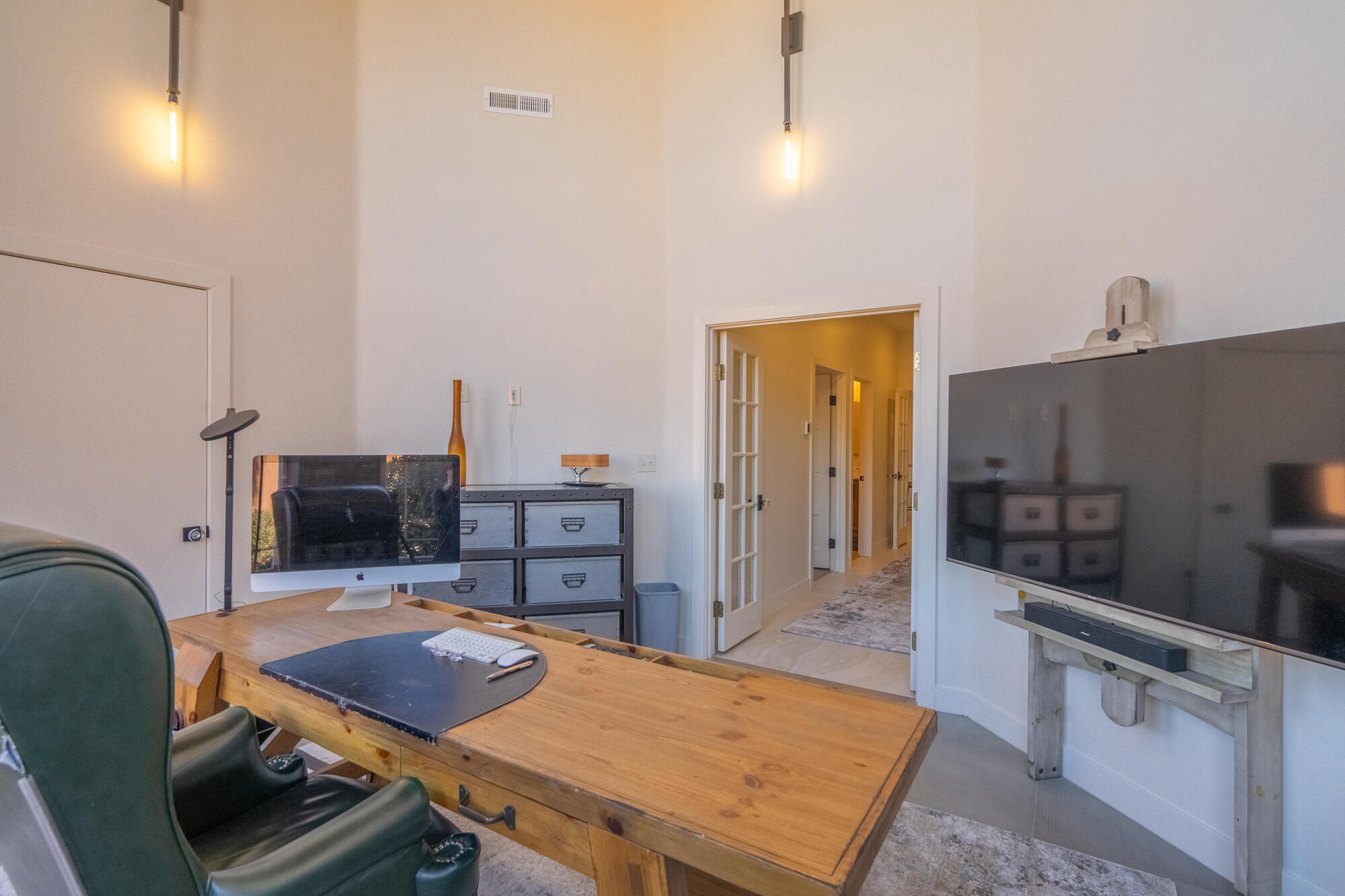 1297 W LIONS HEAD DR