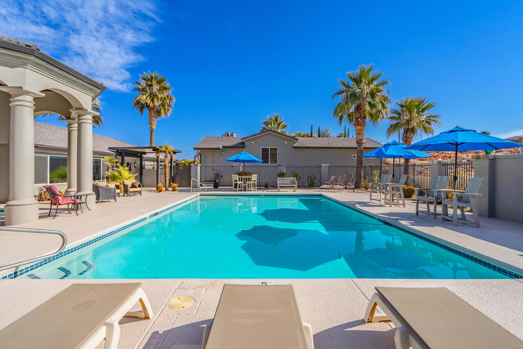 1297 W LIONS HEAD DR