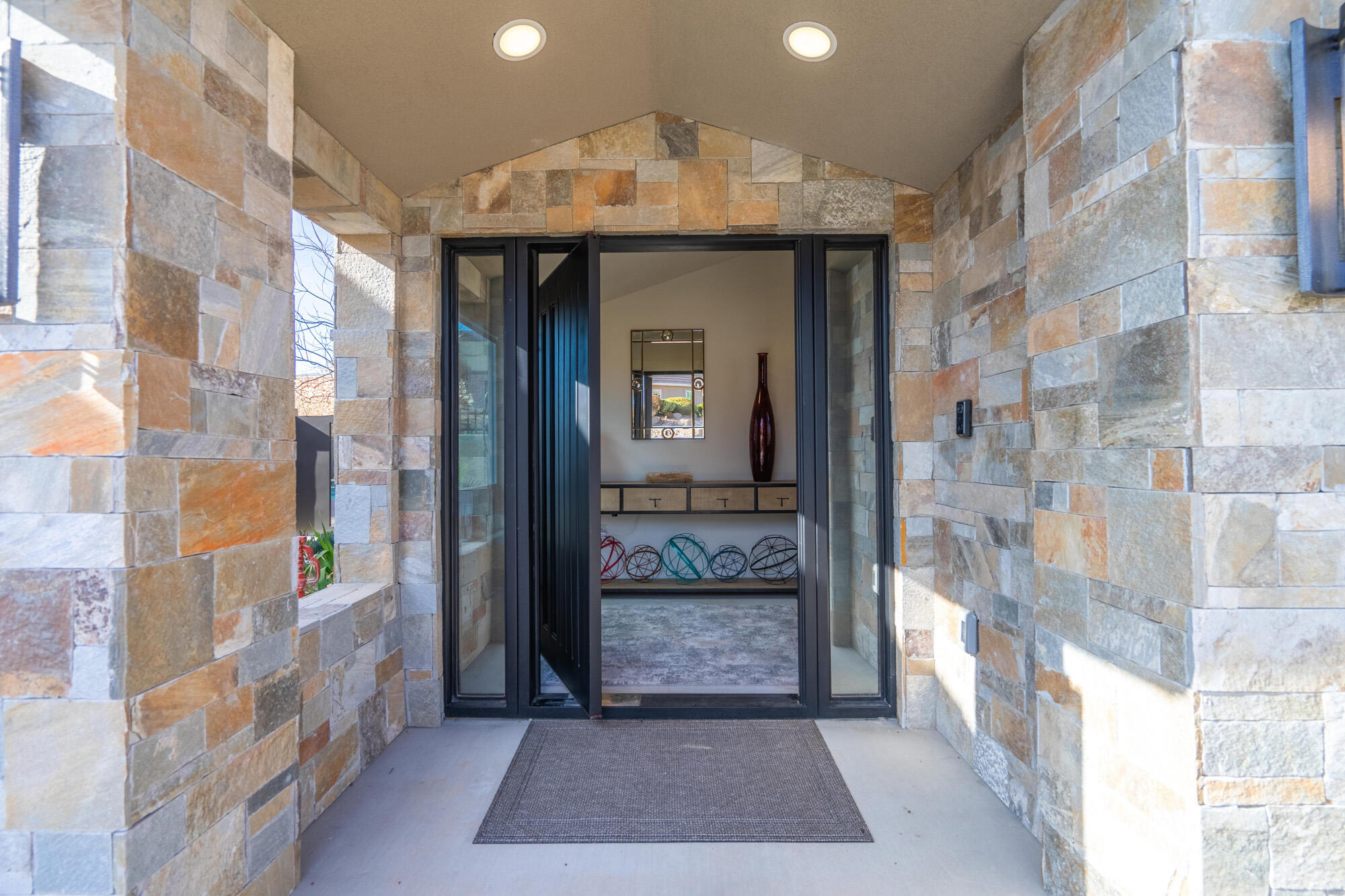 1297 W LIONS HEAD DR