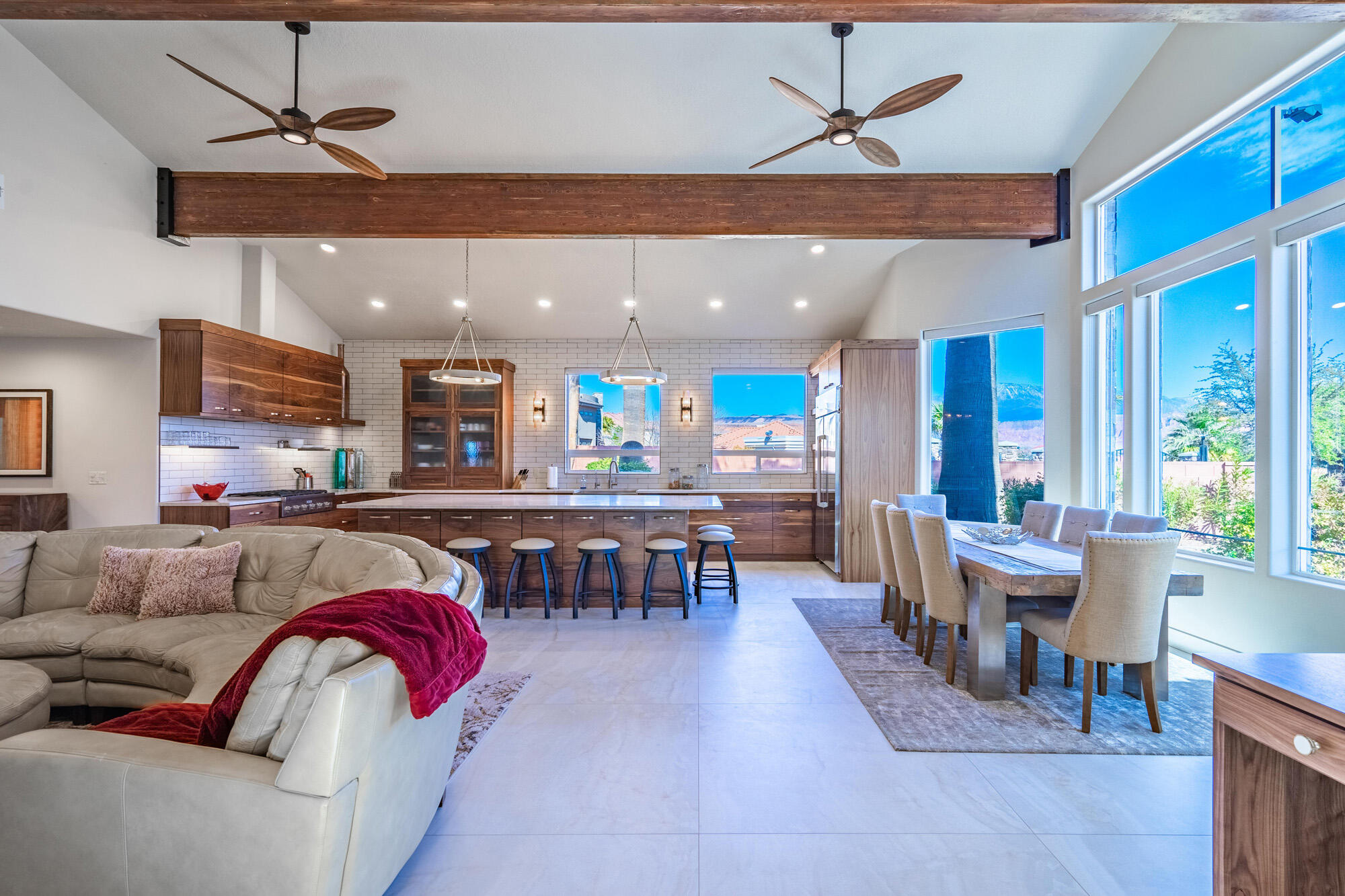 1297 W LIONS HEAD DR