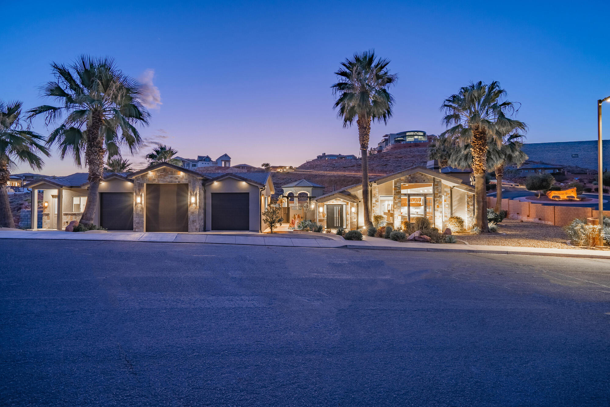 1297 W LIONS HEAD DR