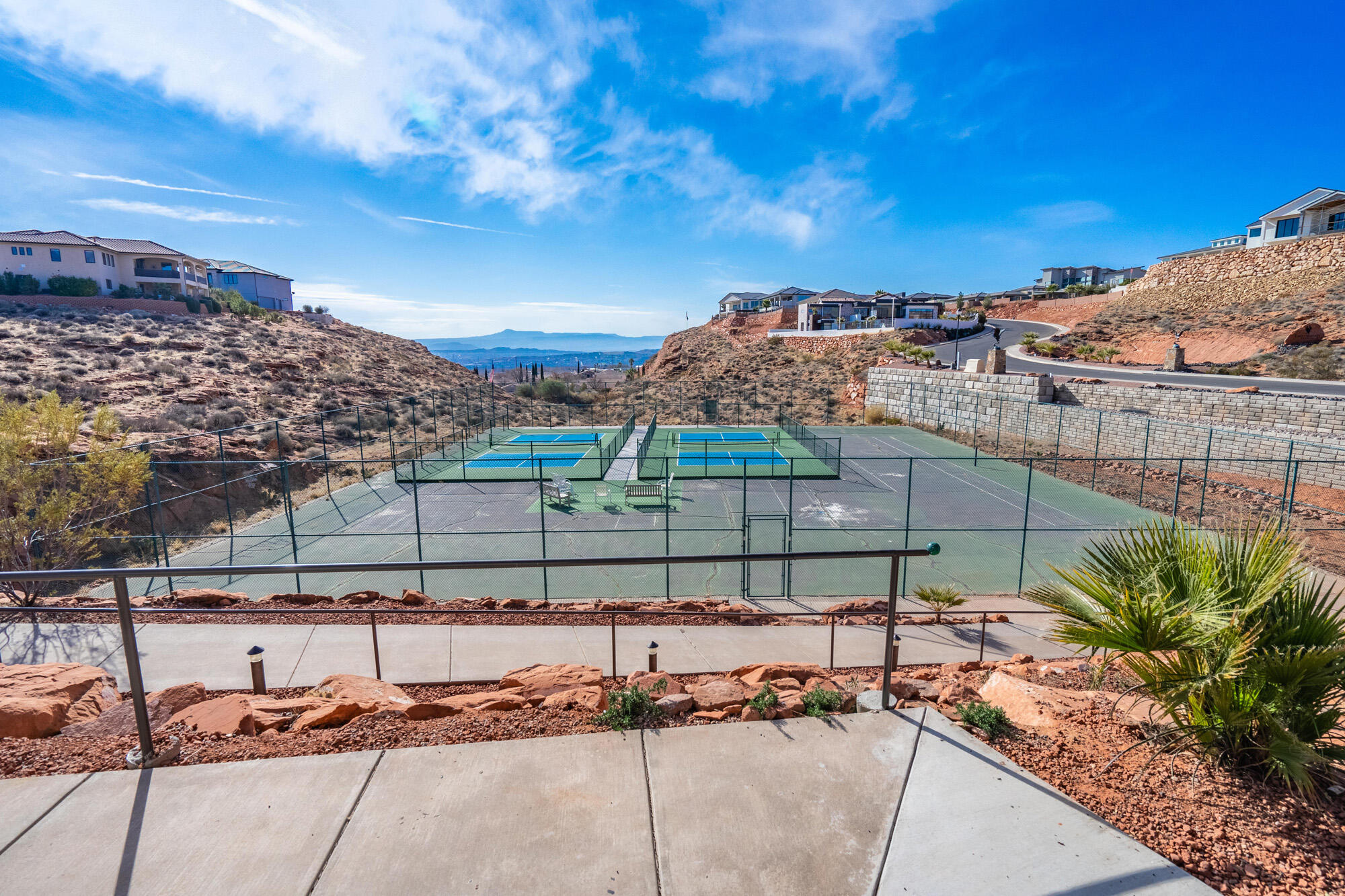 1297 W LIONS HEAD DR