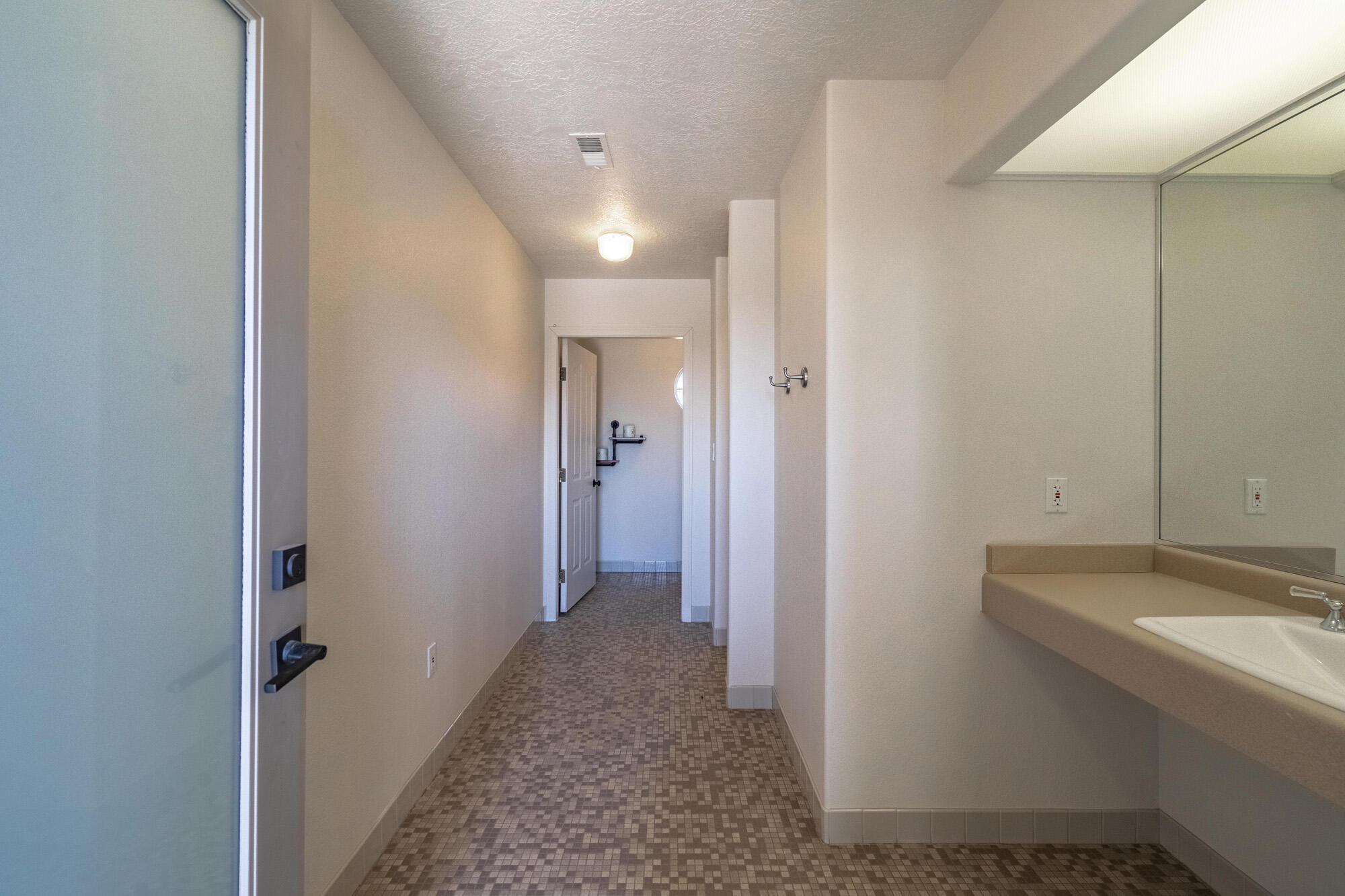 1297 W LIONS HEAD DR