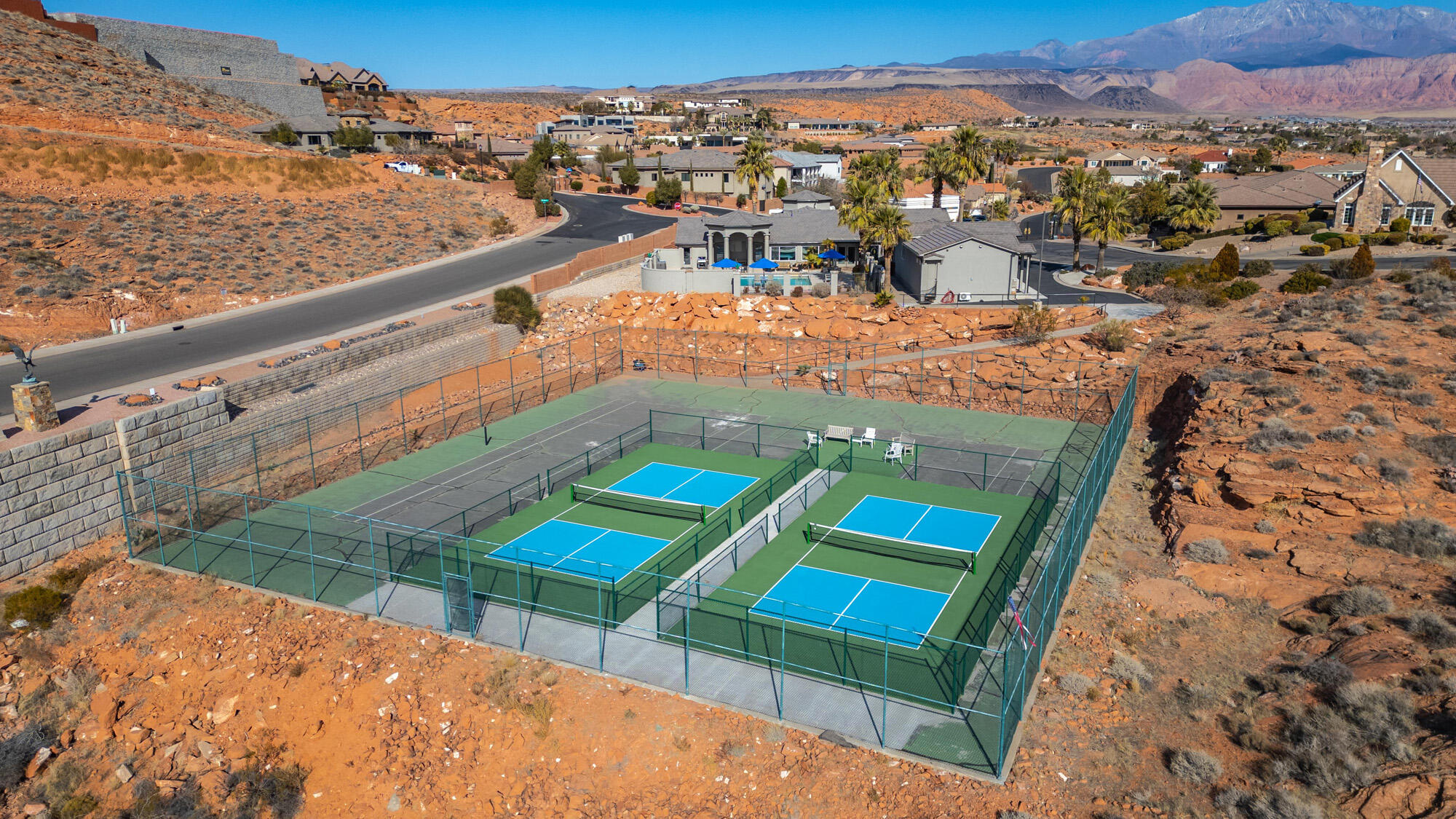 1297 W LIONS HEAD DR